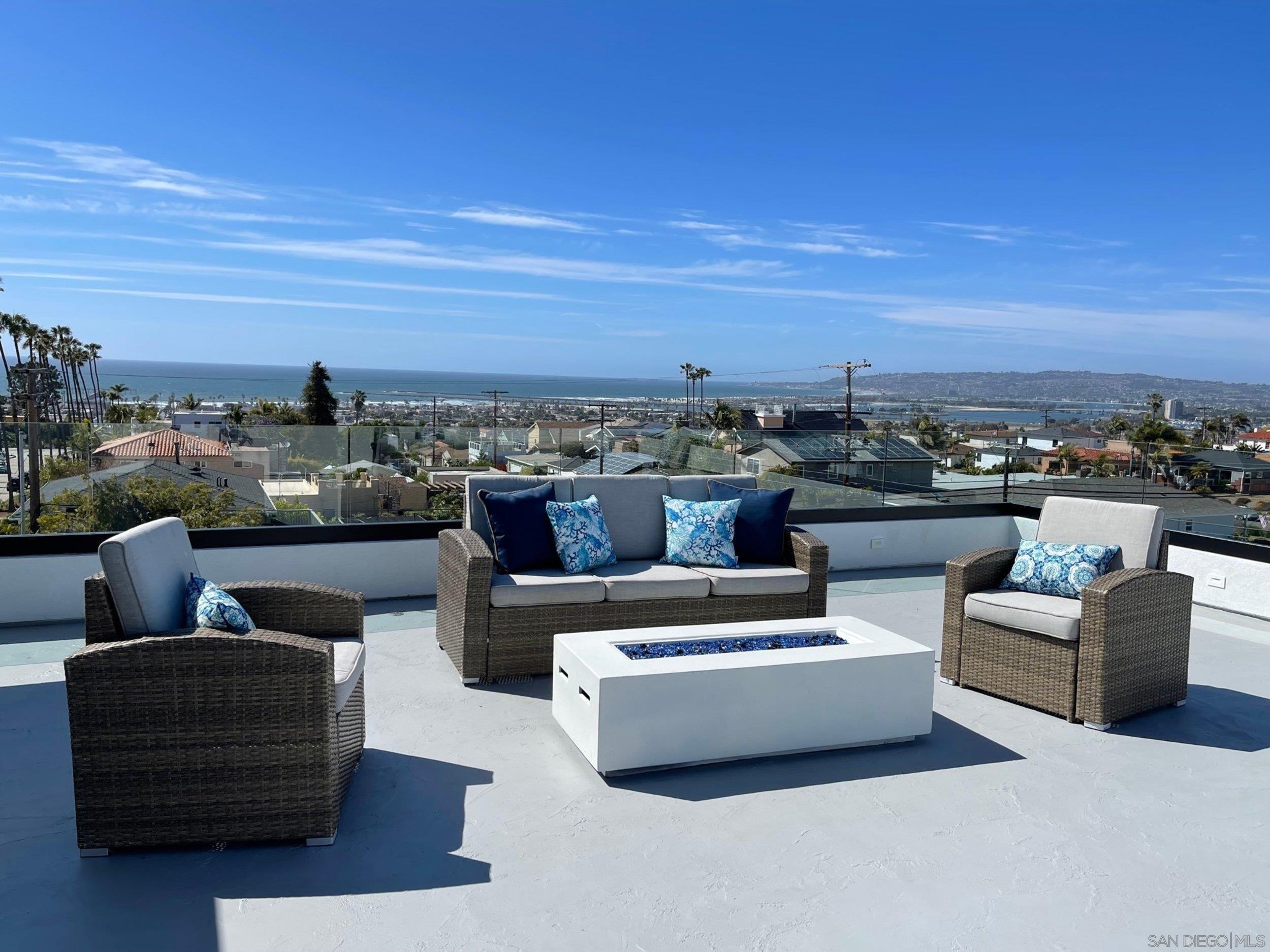 Detail Gallery Image 7 of 53 For 4386  Newport Ave, San Diego,  CA 92107 - 5 Beds | 4/1 Baths