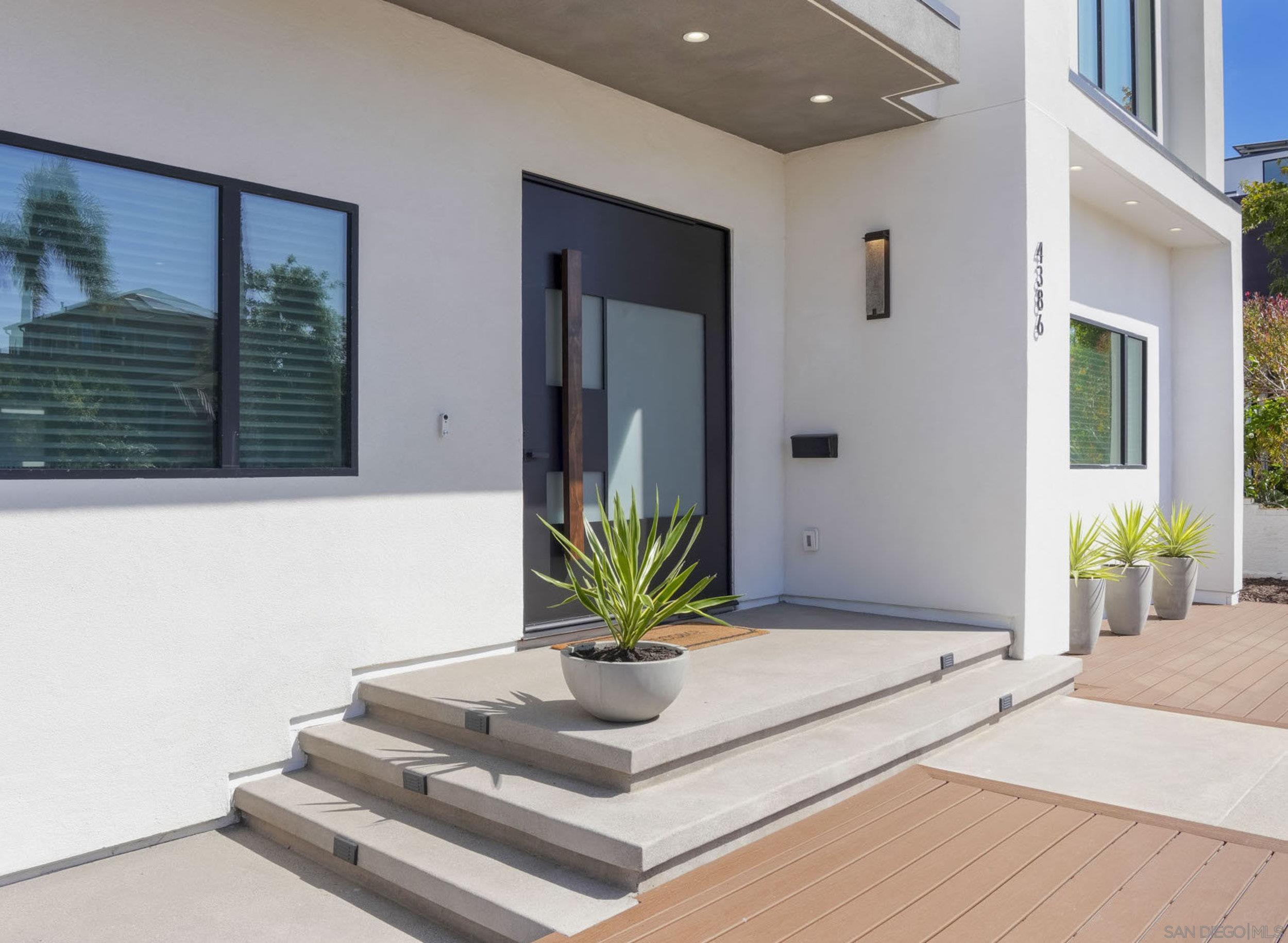 Detail Gallery Image 8 of 53 For 4386  Newport Ave, San Diego,  CA 92107 - 5 Beds | 4/1 Baths