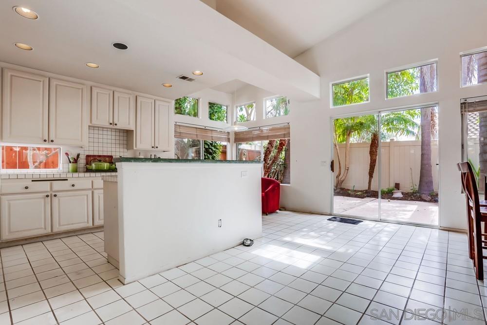 Detail Gallery Image 13 of 40 For 1672  Olympus Loop Dr, Vista,  CA 92081 - 3 Beds | 2 Baths