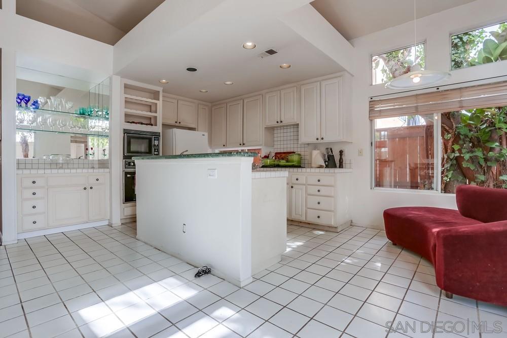 Detail Gallery Image 14 of 40 For 1672  Olympus Loop Dr, Vista,  CA 92081 - 3 Beds | 2 Baths