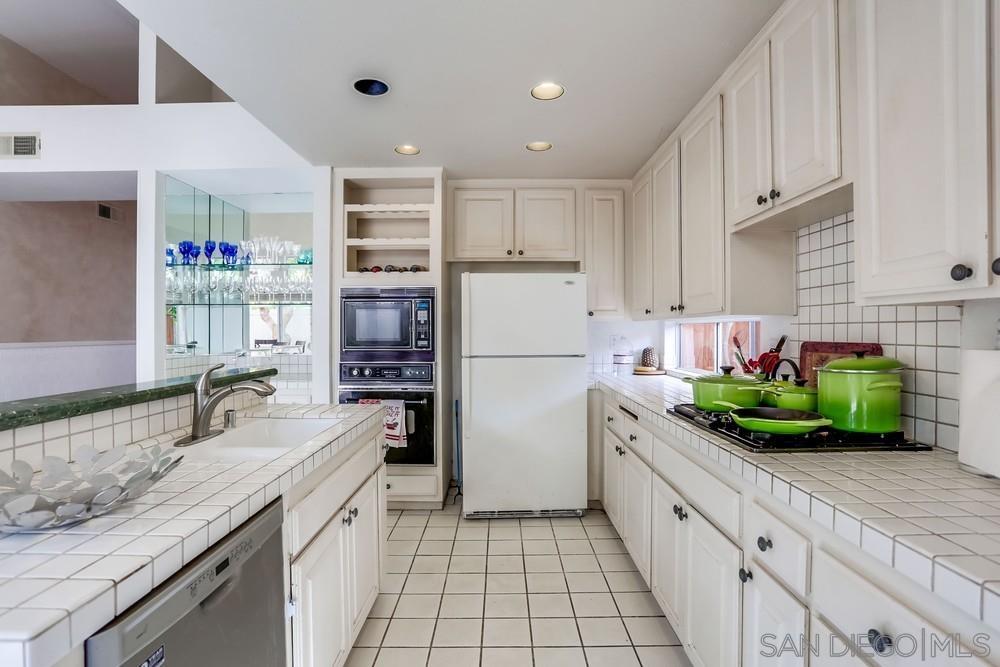 Detail Gallery Image 15 of 40 For 1672  Olympus Loop Dr, Vista,  CA 92081 - 3 Beds | 2 Baths