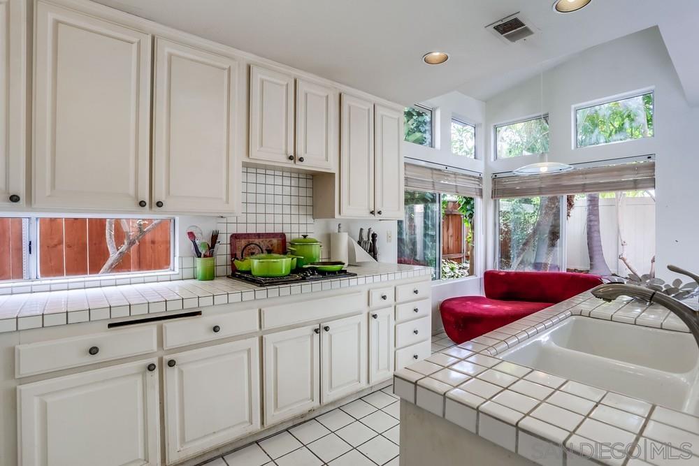 Detail Gallery Image 16 of 40 For 1672  Olympus Loop Dr, Vista,  CA 92081 - 3 Beds | 2 Baths