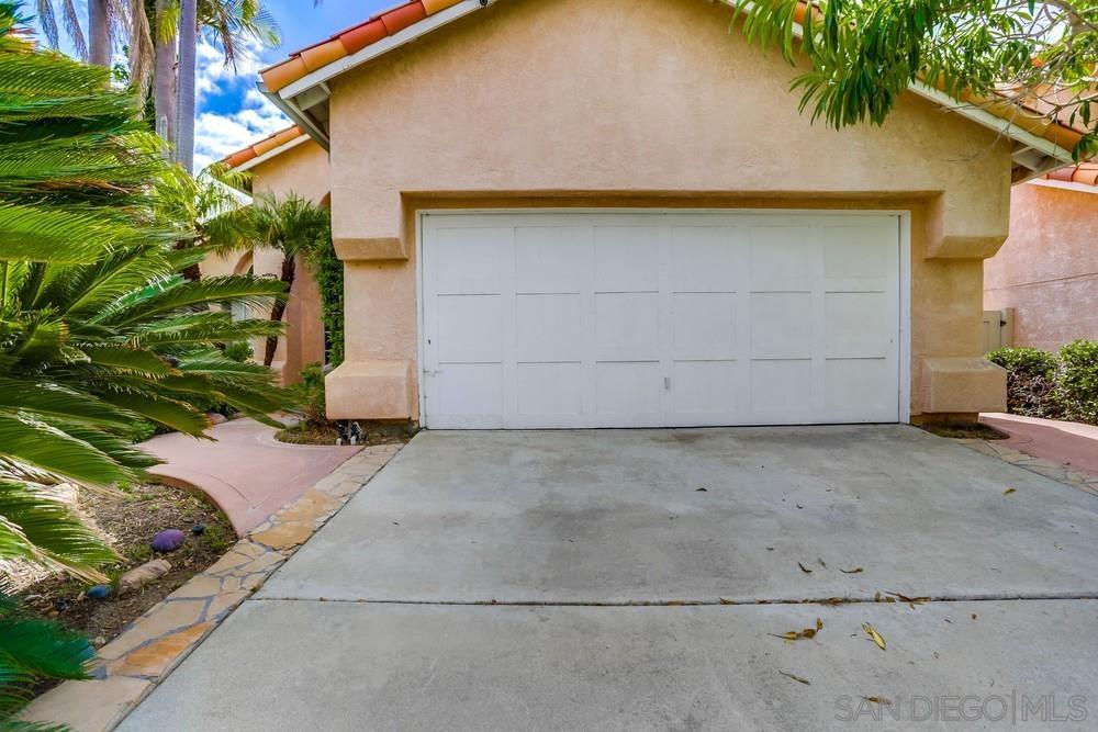 Detail Gallery Image 3 of 40 For 1672  Olympus Loop Dr, Vista,  CA 92081 - 3 Beds | 2 Baths