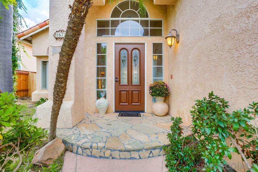 Detail Gallery Image 4 of 40 For 1672  Olympus Loop Dr, Vista,  CA 92081 - 3 Beds | 2 Baths