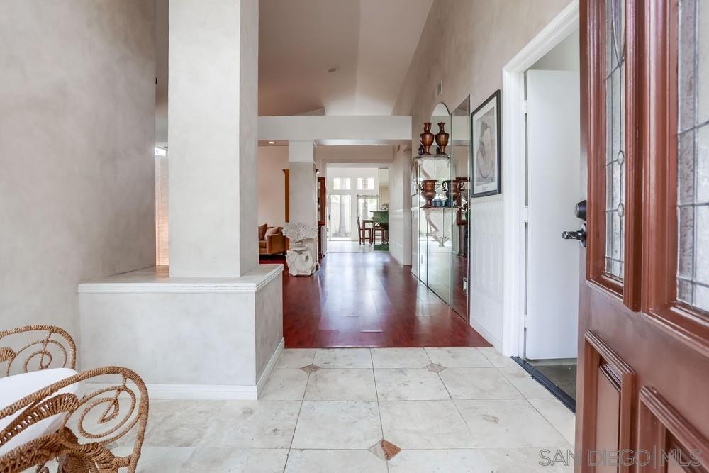 Detail Gallery Image 5 of 40 For 1672  Olympus Loop Dr, Vista,  CA 92081 - 3 Beds | 2 Baths