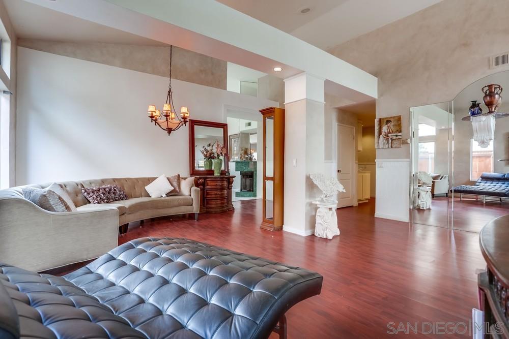 Detail Gallery Image 10 of 40 For 1672  Olympus Loop Dr, Vista,  CA 92081 - 3 Beds | 2 Baths