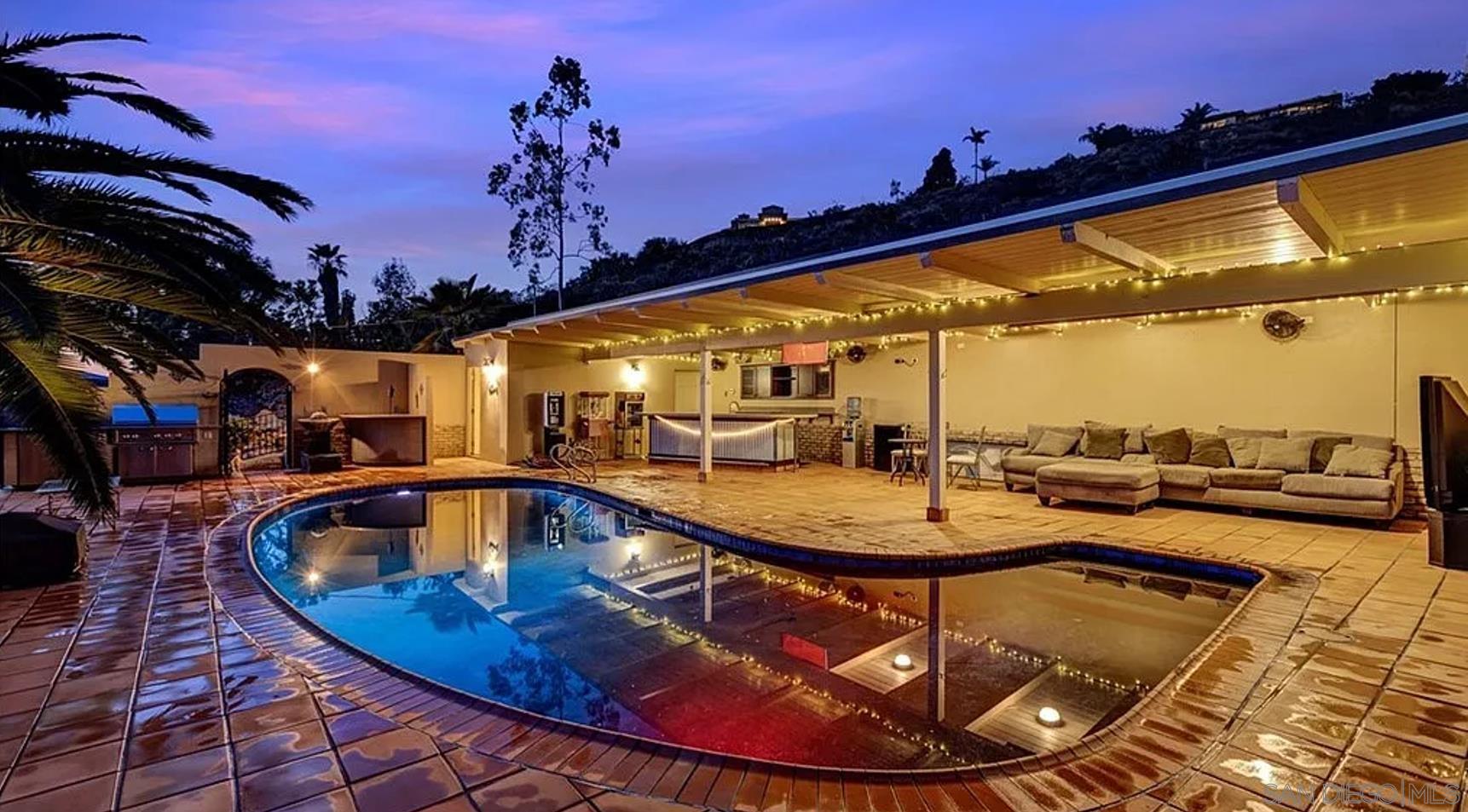 Detail Gallery Image 3 of 30 For 6570  Hillgrove, San Diego,  CA 92120 - 4 Beds | 3 Baths