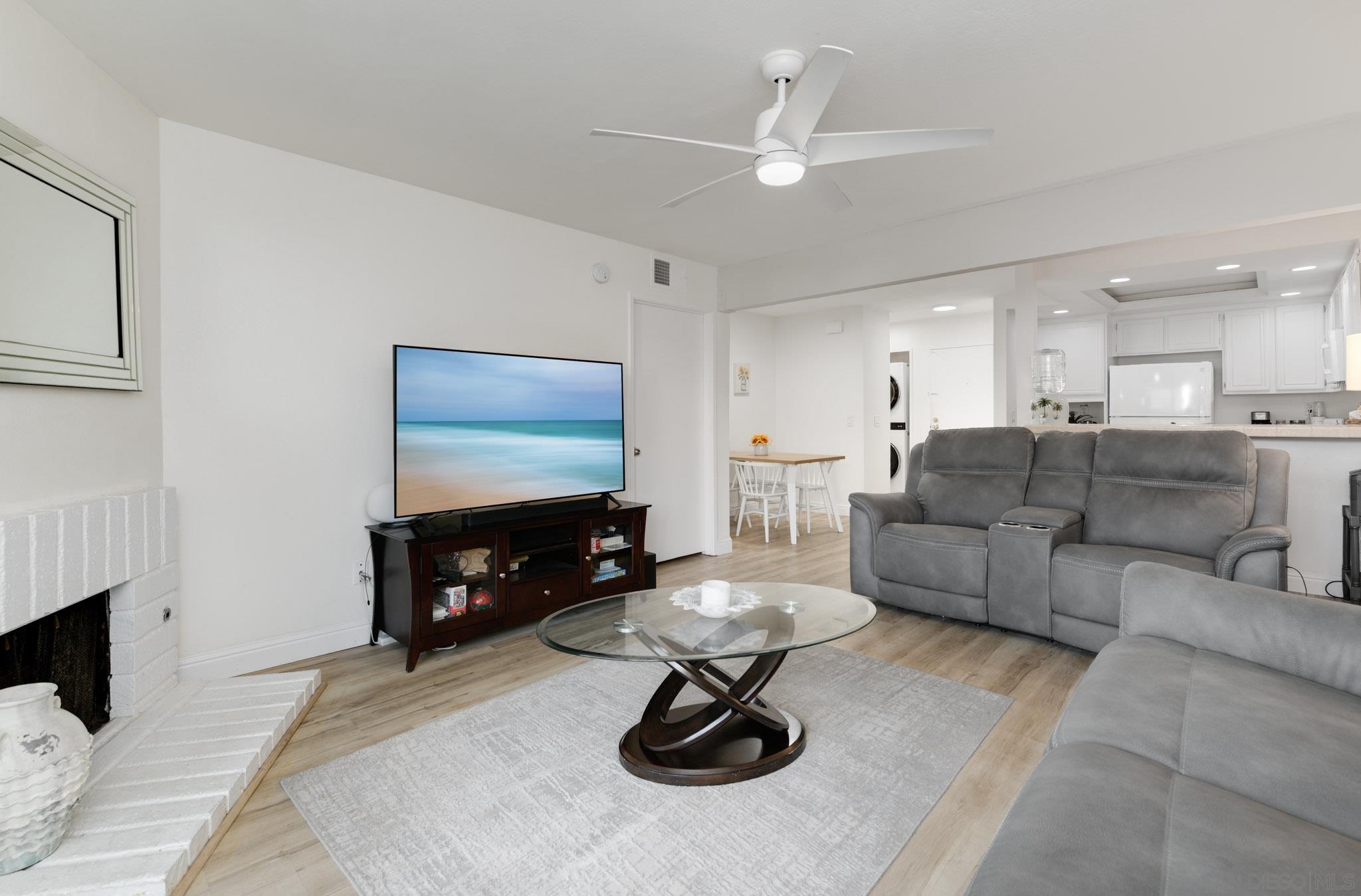 Front Image Thumbnail for SD250038299