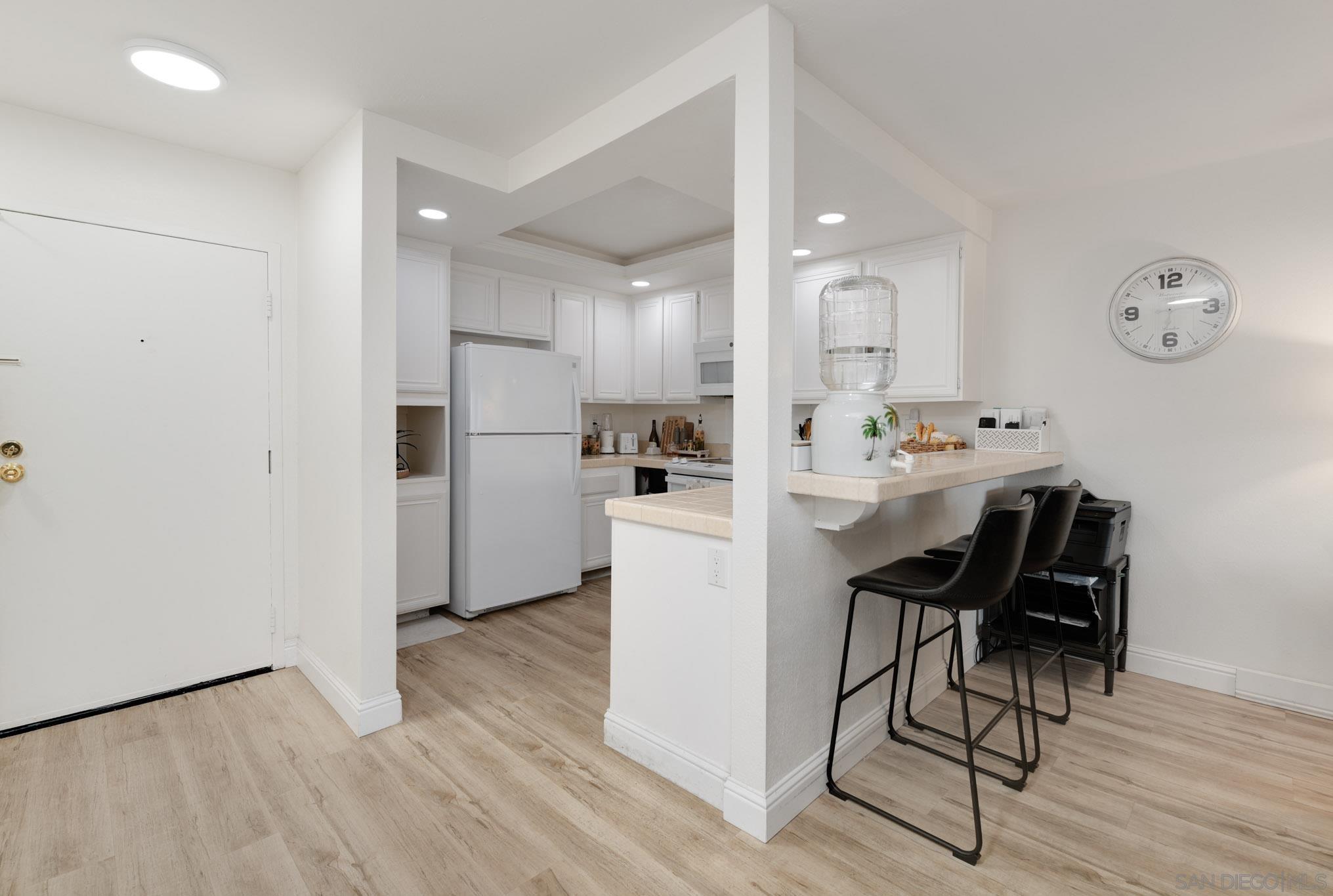 Detail Gallery Image 2 of 32 For 6877  Caminito Mundo  #25,  San Diego,  CA 92119 - 1 Beds | 1/1 Baths