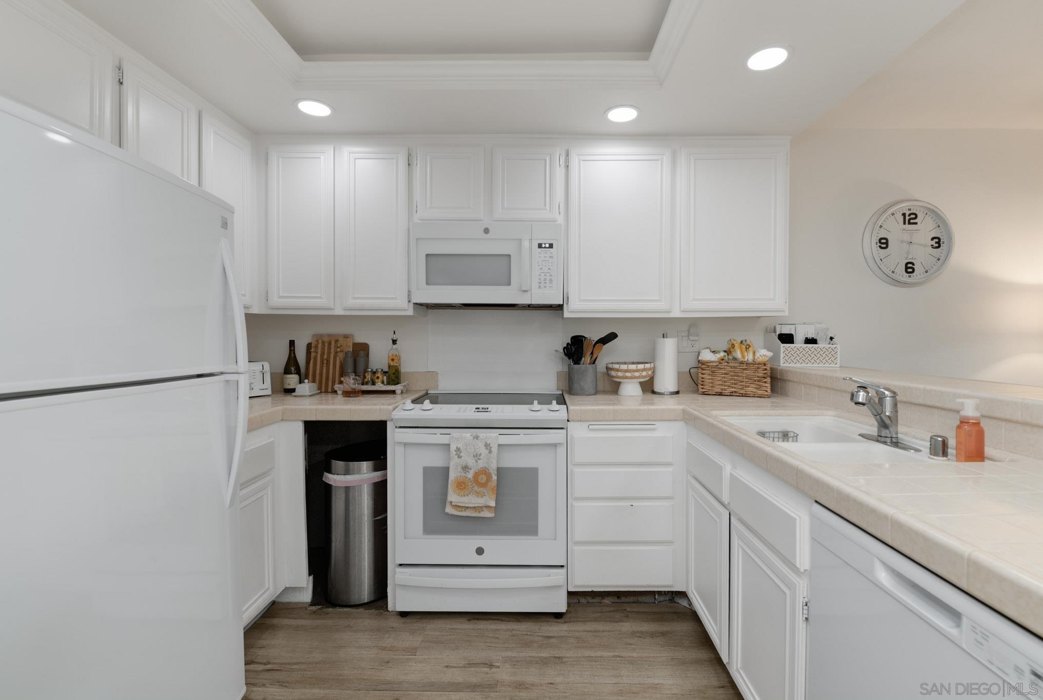 Detail Gallery Image 4 of 32 For 6877  Caminito Mundo  #25,  San Diego,  CA 92119 - 1 Beds | 1/1 Baths