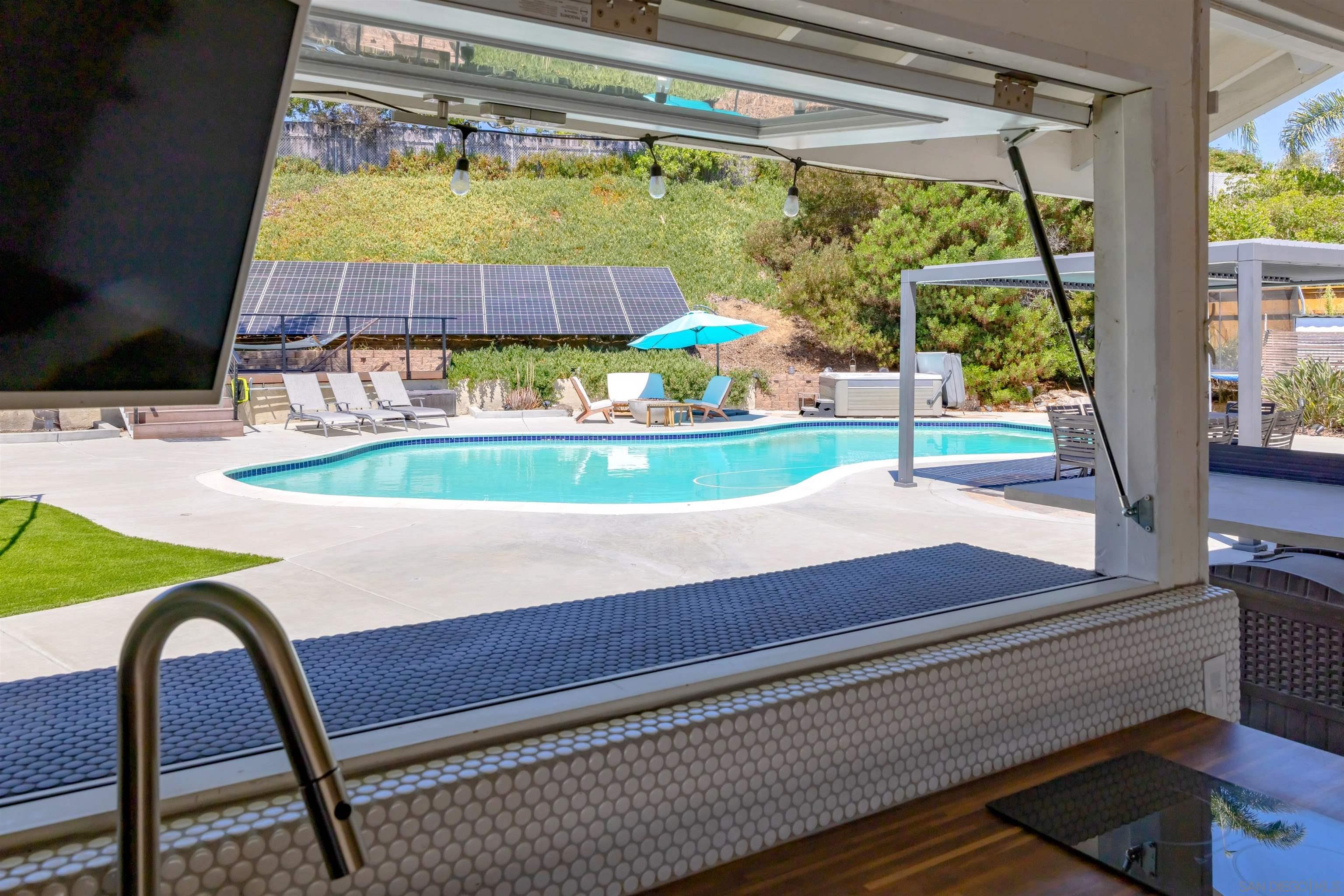 Detail Gallery Image 2 of 18 For 5727  Honors Dr., San Diego,  CA 92122 - 4 Beds | 2/1 Baths