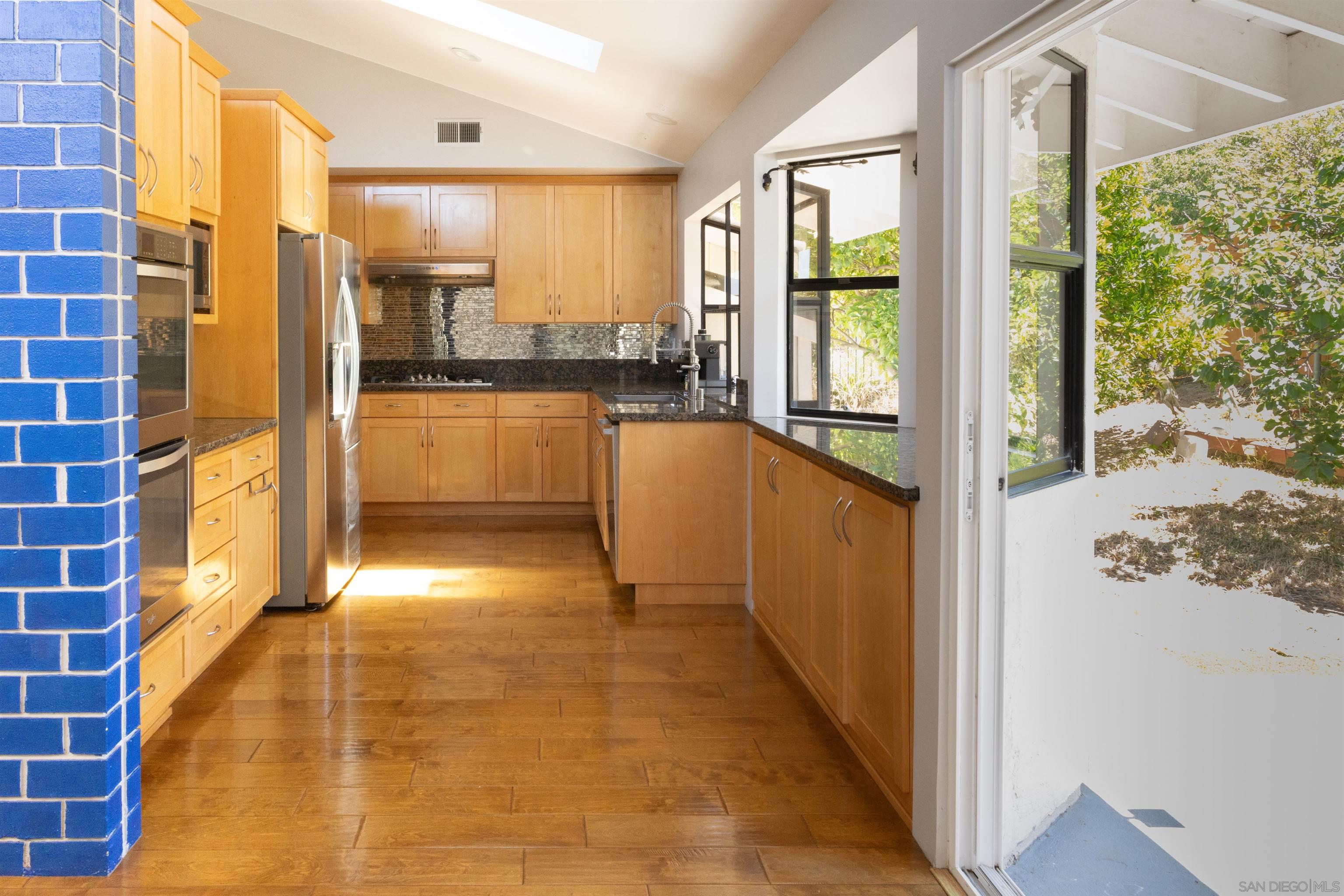 Detail Gallery Image 6 of 18 For 5727  Honors Dr., San Diego,  CA 92122 - 4 Beds | 2/1 Baths