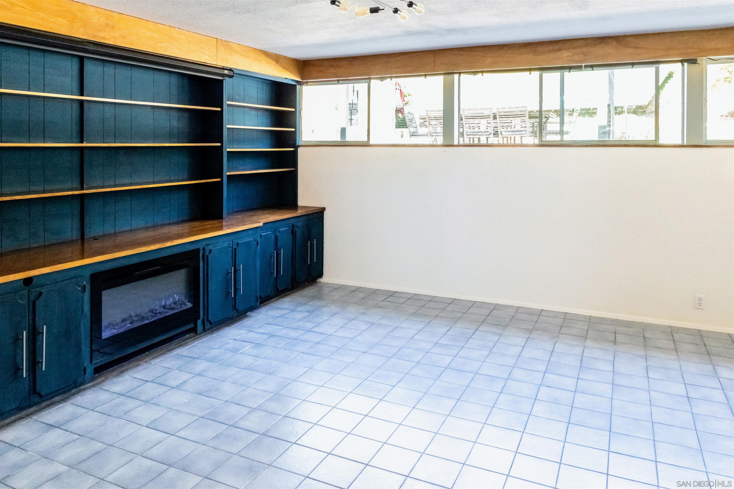 Detail Gallery Image 8 of 18 For 5727  Honors Dr., San Diego,  CA 92122 - 4 Beds | 2/1 Baths