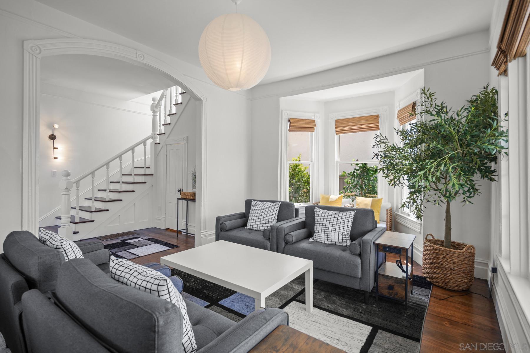 Detail Gallery Image 11 of 42 For 1021  E Ave, Coronado,  CA 92118 - 4 Beds | 3/1 Baths