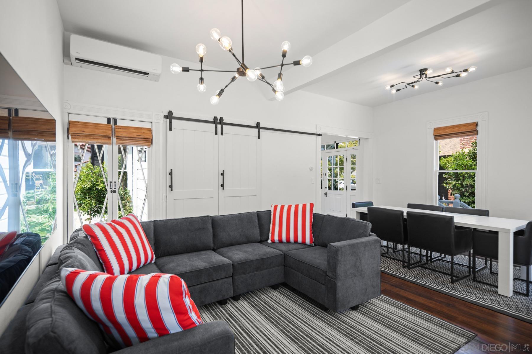 Detail Gallery Image 13 of 42 For 1021  E Ave, Coronado,  CA 92118 - 4 Beds | 3/1 Baths