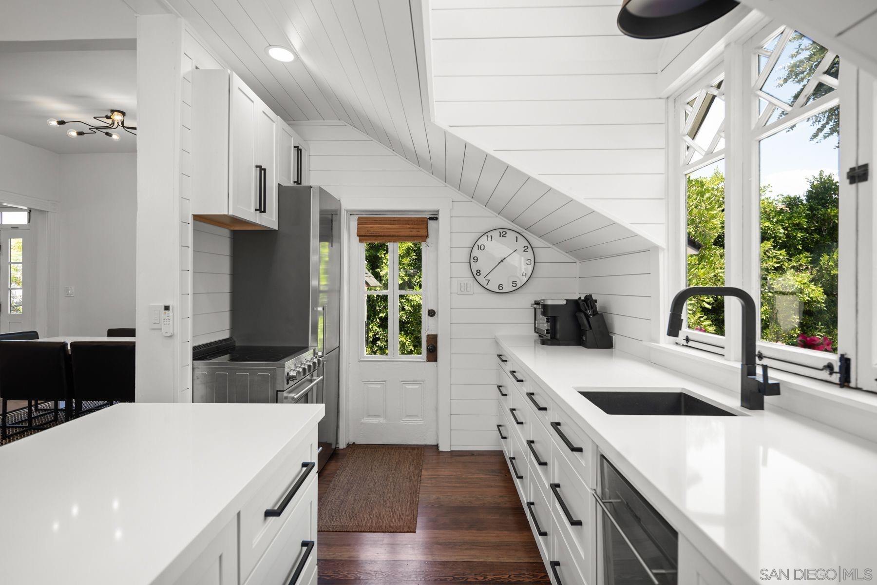 Detail Gallery Image 16 of 42 For 1021  E Ave, Coronado,  CA 92118 - 4 Beds | 3/1 Baths