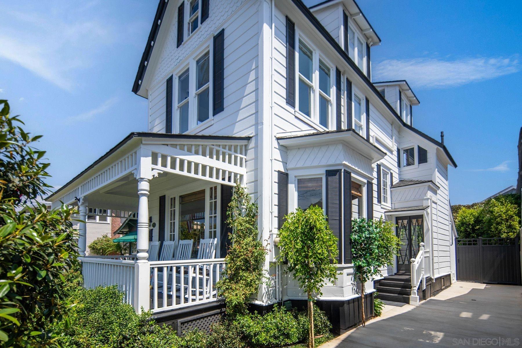 Detail Gallery Image 3 of 42 For 1021  E Ave, Coronado,  CA 92118 - 4 Beds | 3/1 Baths