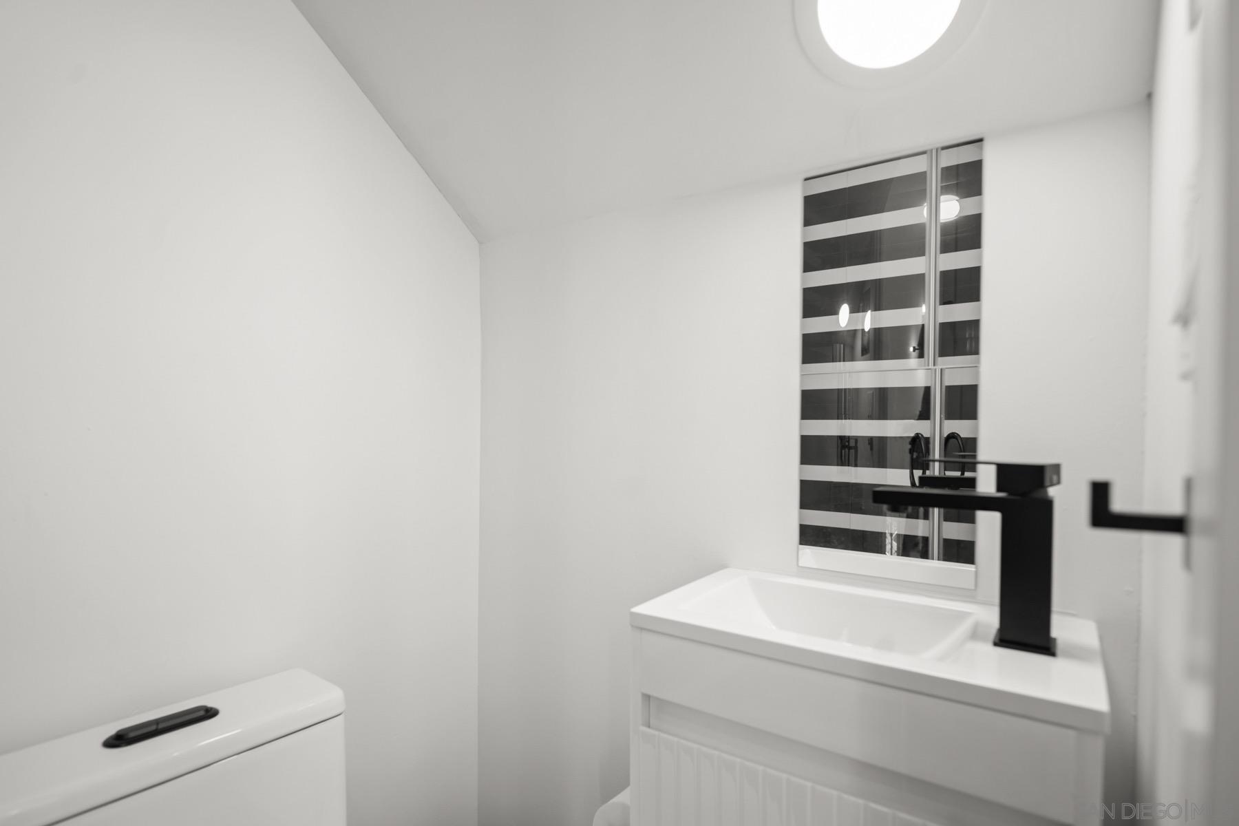 Detail Gallery Image 32 of 42 For 1021  E Ave, Coronado,  CA 92118 - 4 Beds | 3/1 Baths