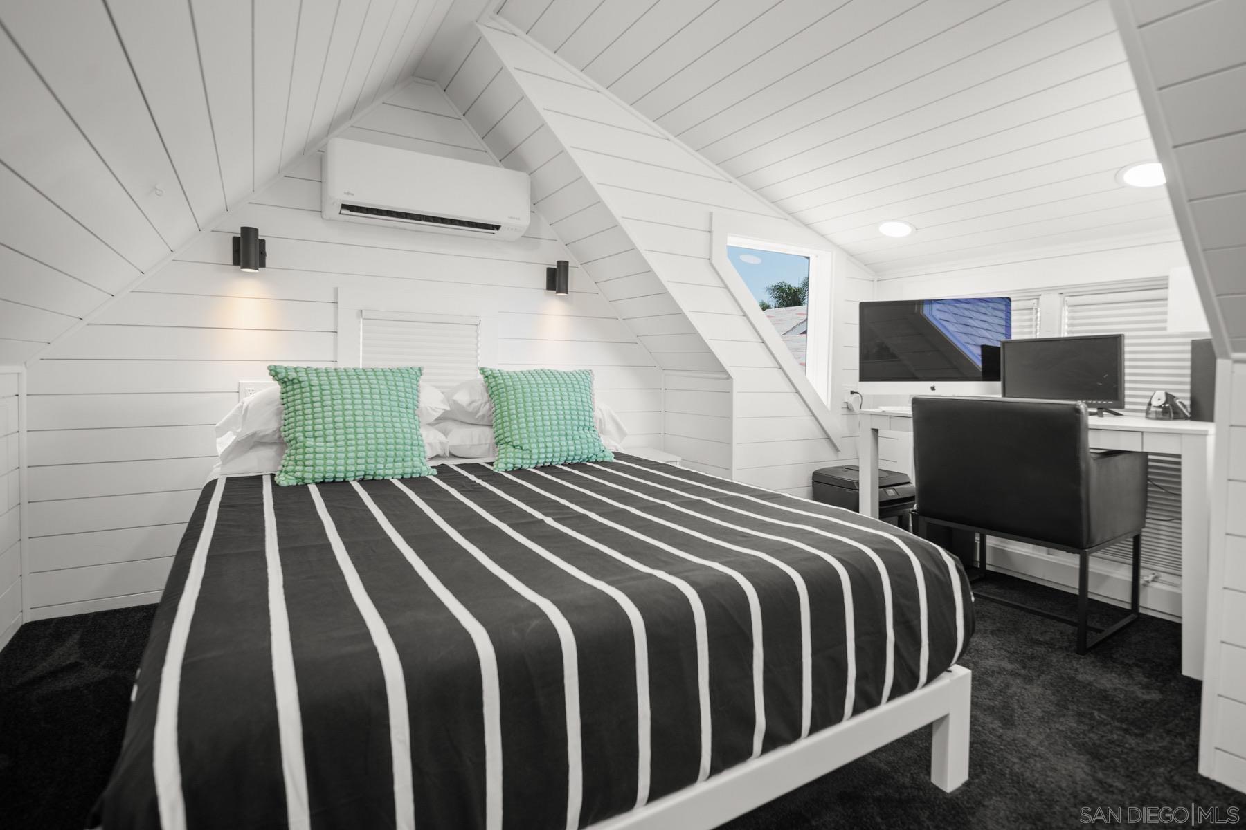 Detail Gallery Image 35 of 42 For 1021  E Ave, Coronado,  CA 92118 - 4 Beds | 3/1 Baths