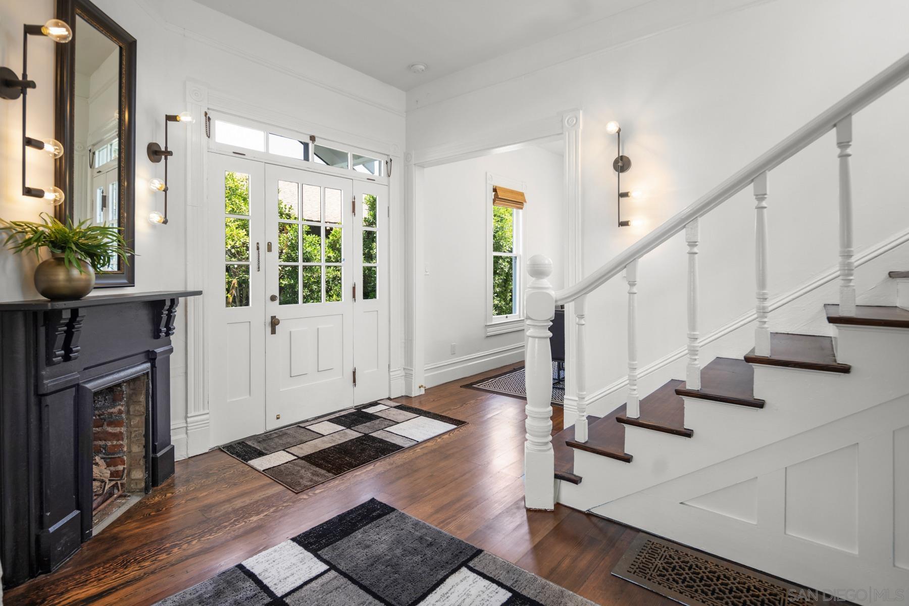 Detail Gallery Image 7 of 42 For 1021  E Ave, Coronado,  CA 92118 - 4 Beds | 3/1 Baths