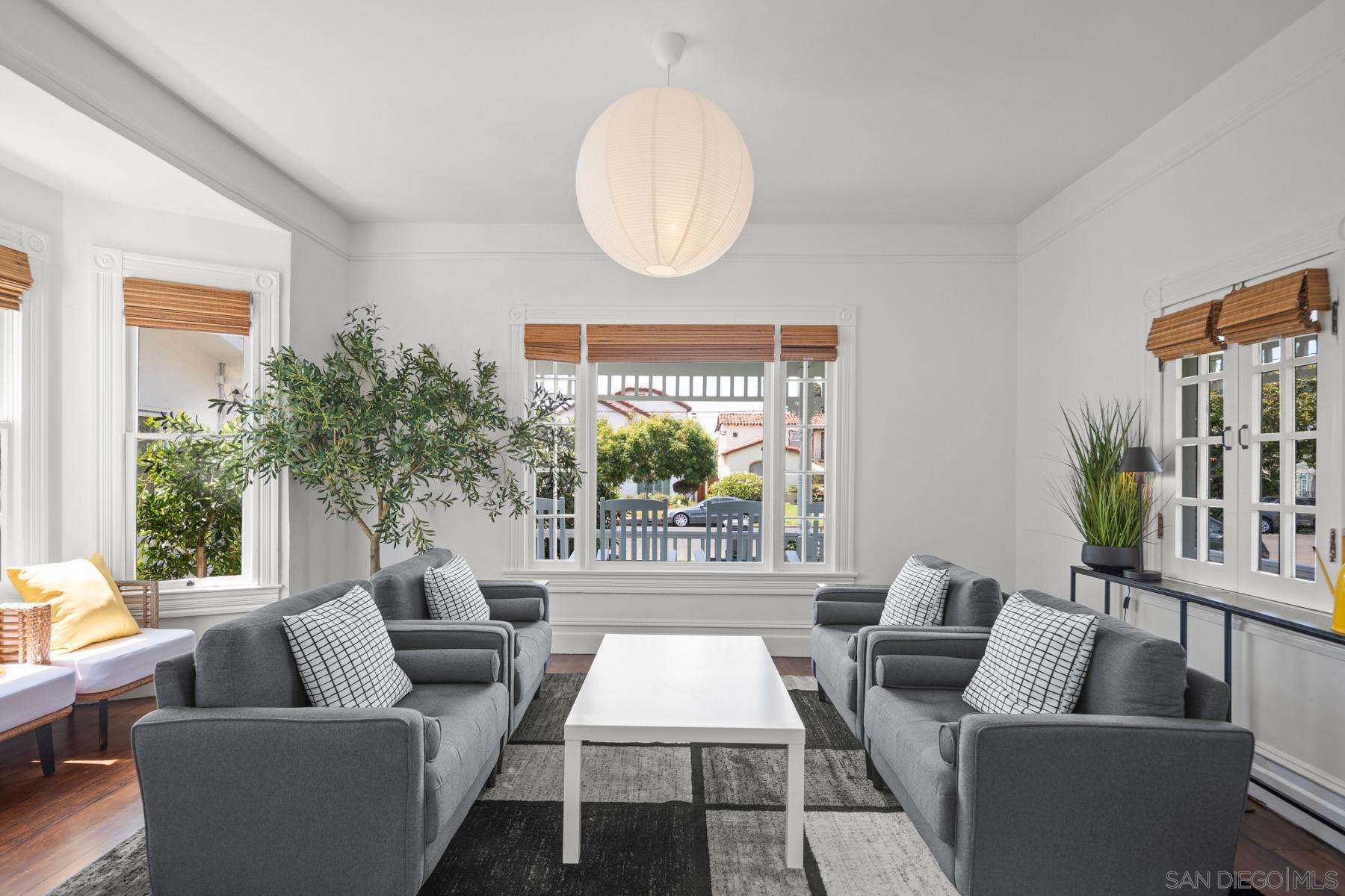 Detail Gallery Image 9 of 42 For 1021  E Ave, Coronado,  CA 92118 - 4 Beds | 3/1 Baths