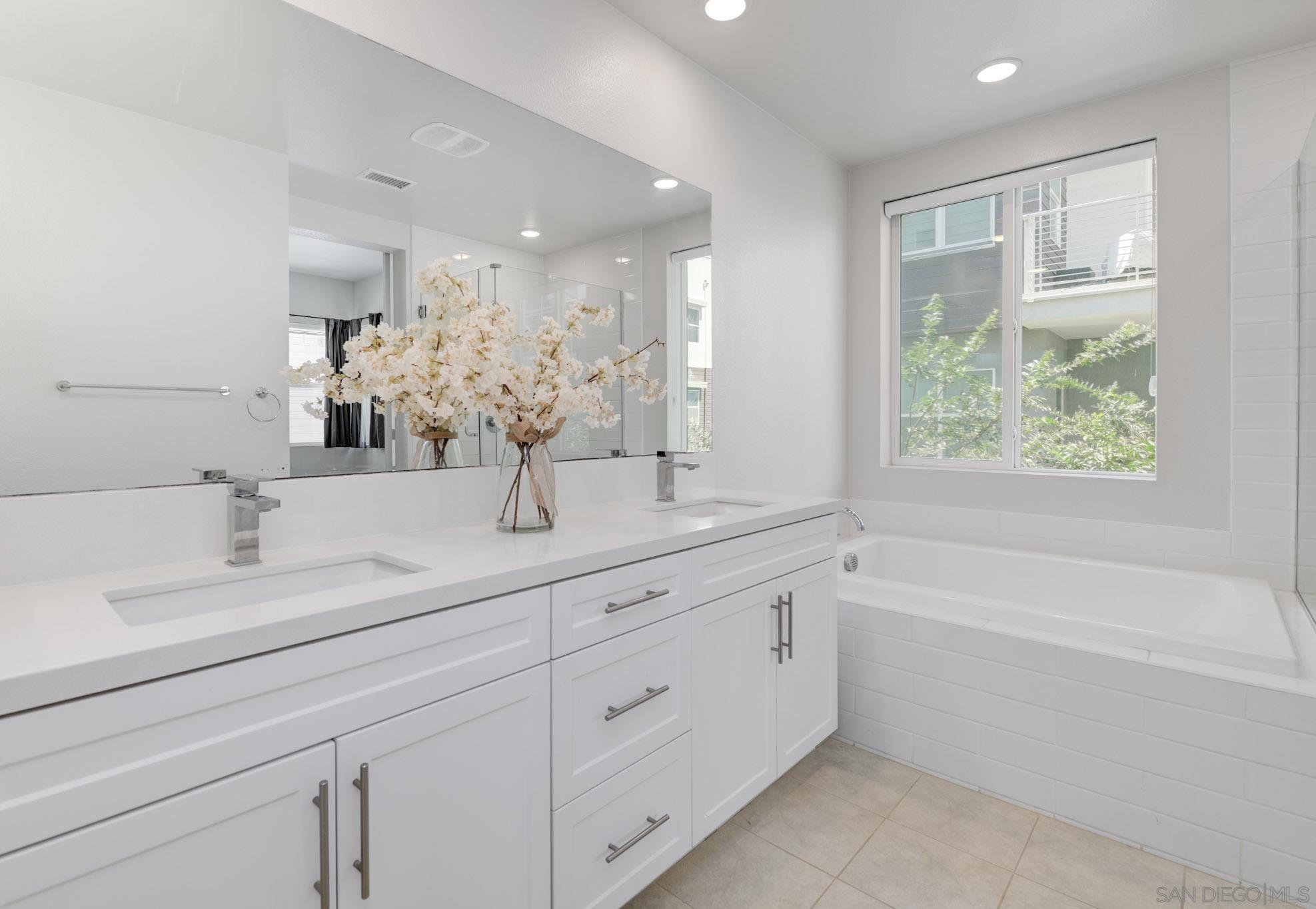 Detail Gallery Image 13 of 25 For 2035  Bravo Loop  #3,  Chula Vista,  CA 91915 - 4 Beds | 3 Baths