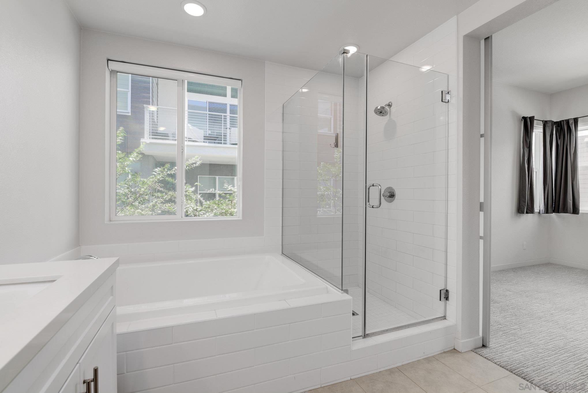 Detail Gallery Image 14 of 25 For 2035  Bravo Loop  #3,  Chula Vista,  CA 91915 - 4 Beds | 3 Baths