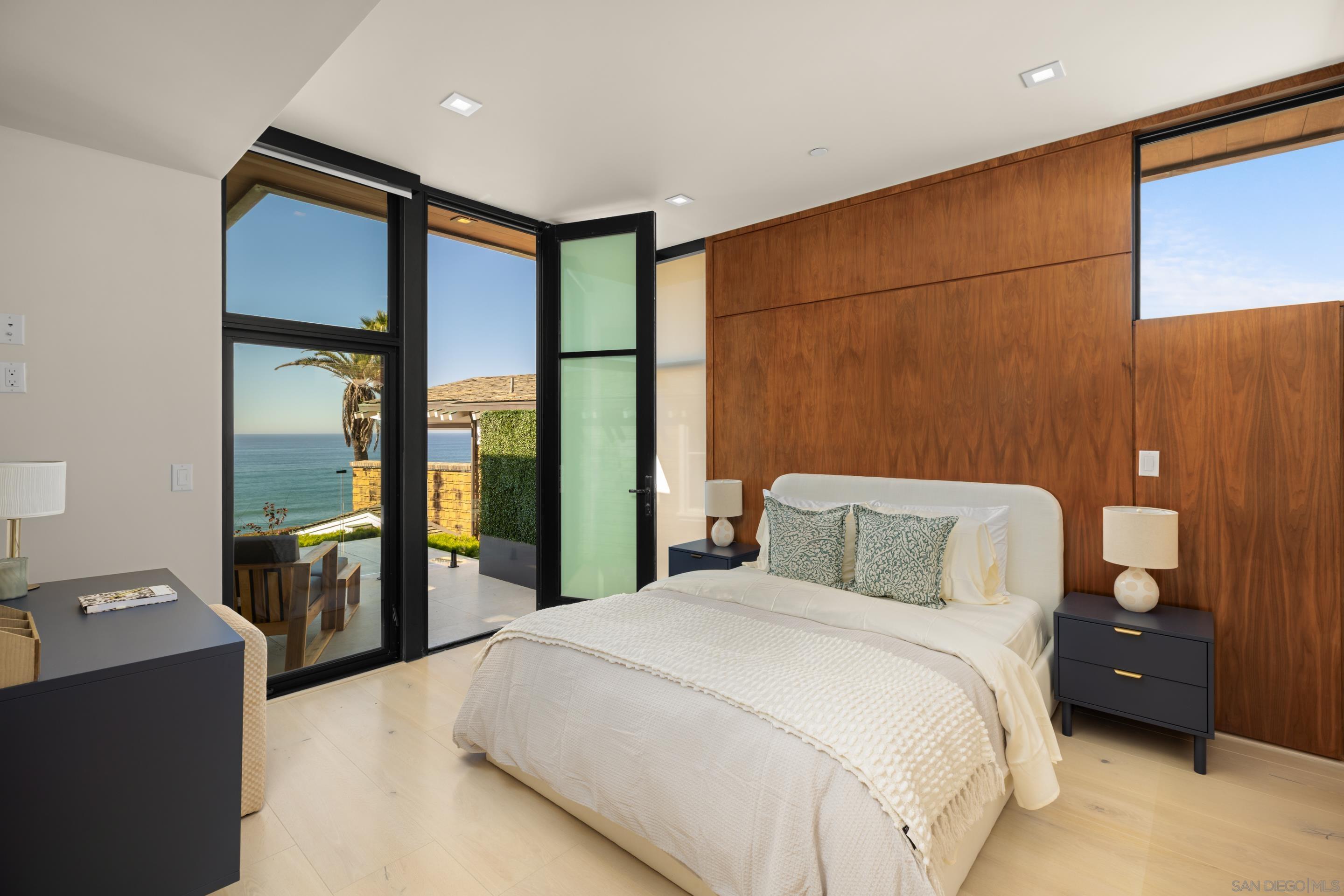 Detail Gallery Image 12 of 43 For 516  Stratford, Del Mar,  CA 92014 - 5 Beds | 5/2 Baths