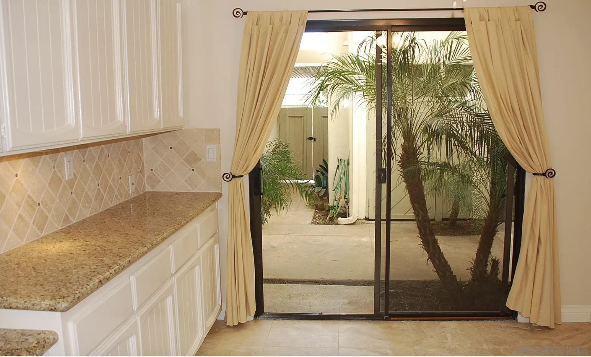 Detail Gallery Image 6 of 16 For 3814  via Pasatiempo, Rancho Santa Fe,  CA 92091 - 3 Beds | 3 Baths