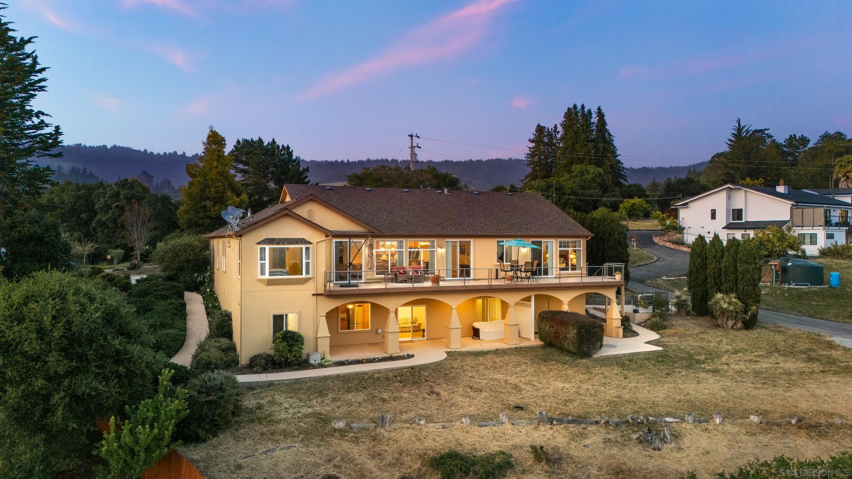 Detail Gallery Image 2 of 62 For 960  Smith Rd, Watsonville,  CA 95076 - 6 Beds | 4 Baths