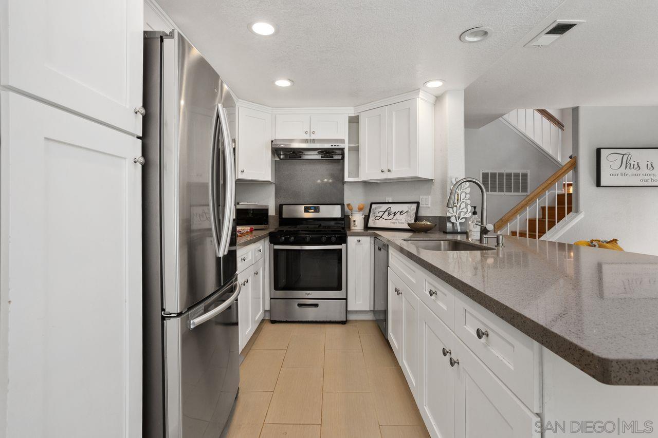 Detail Gallery Image 14 of 41 For 2153  Pleasantwood Ln, Escondido,  CA 92026 - 3 Beds | 2/1 Baths