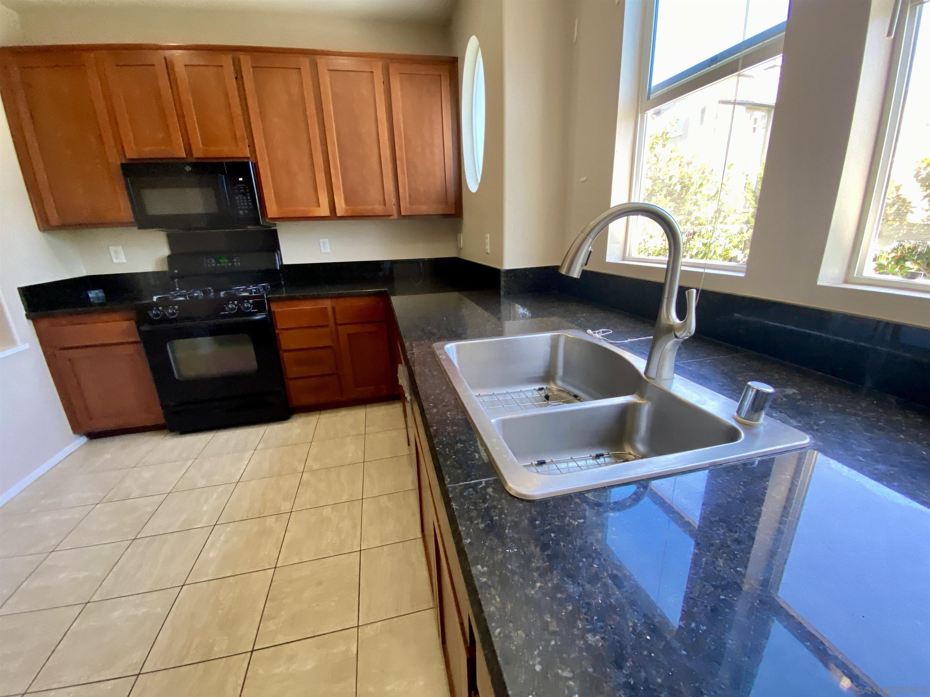 Detail Gallery Image 4 of 30 For 1386  Dandelion Way, San Marcos,  CA 92078 - 3 Beds | 3/1 Baths