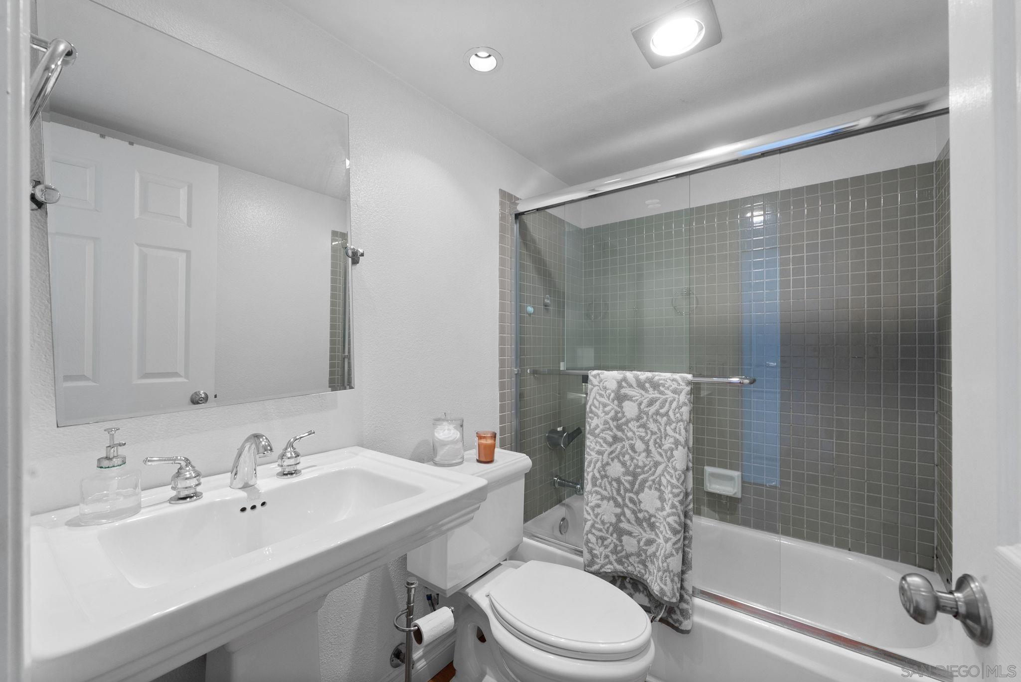 Detail Gallery Image 13 of 37 For 526  via De La Valle  a,  Solana Beach,  CA 92075 - 3 Beds | 2 Baths