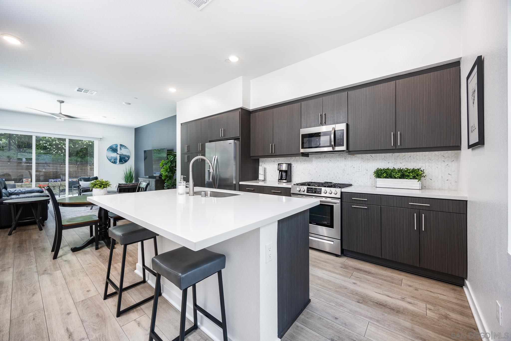 Front Image Thumbnail for SD250038506