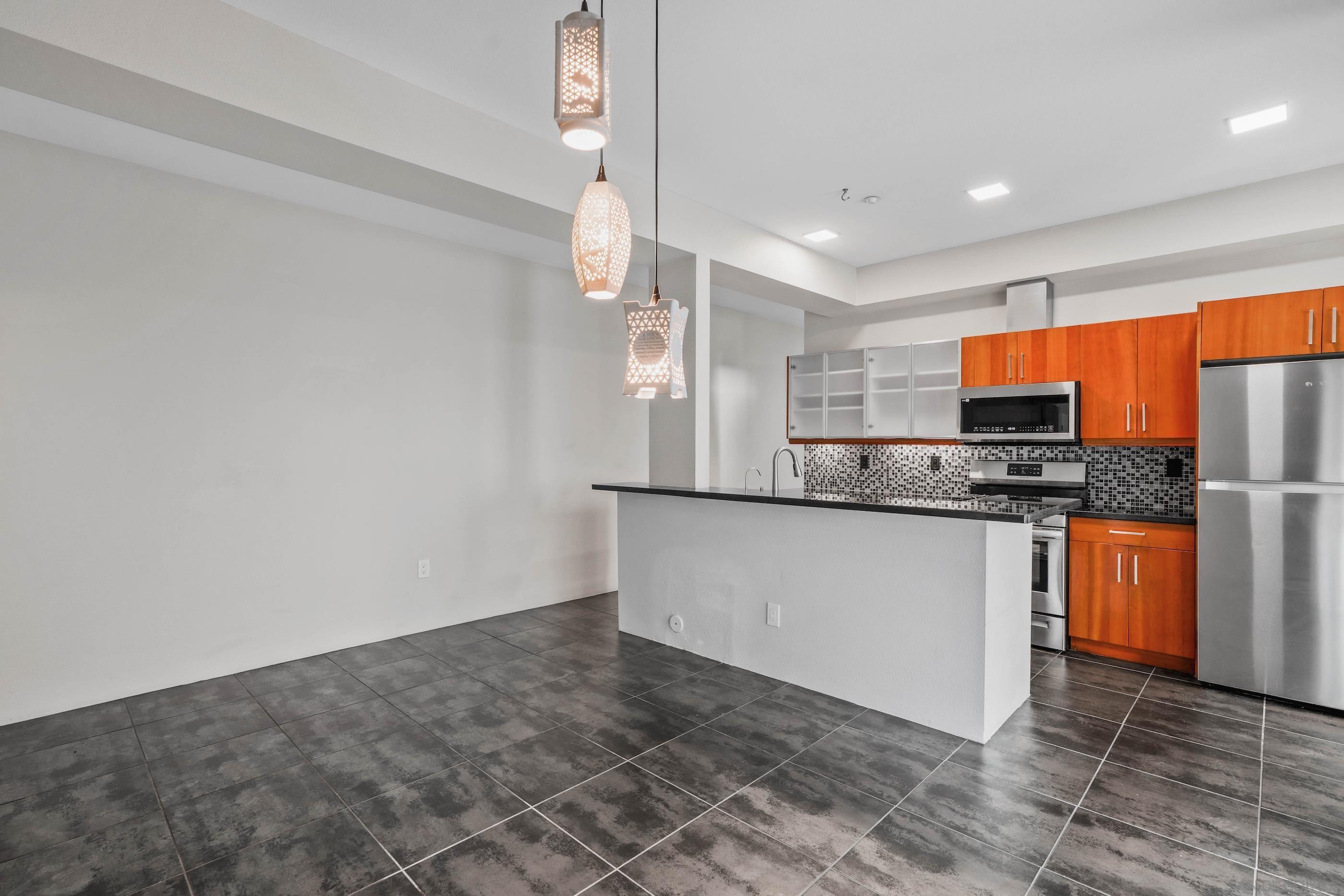 Detail Gallery Image 13 of 40 For 991  Sigsbee St, San Diego,  CA 92113 - 3 Beds | 2/1 Baths