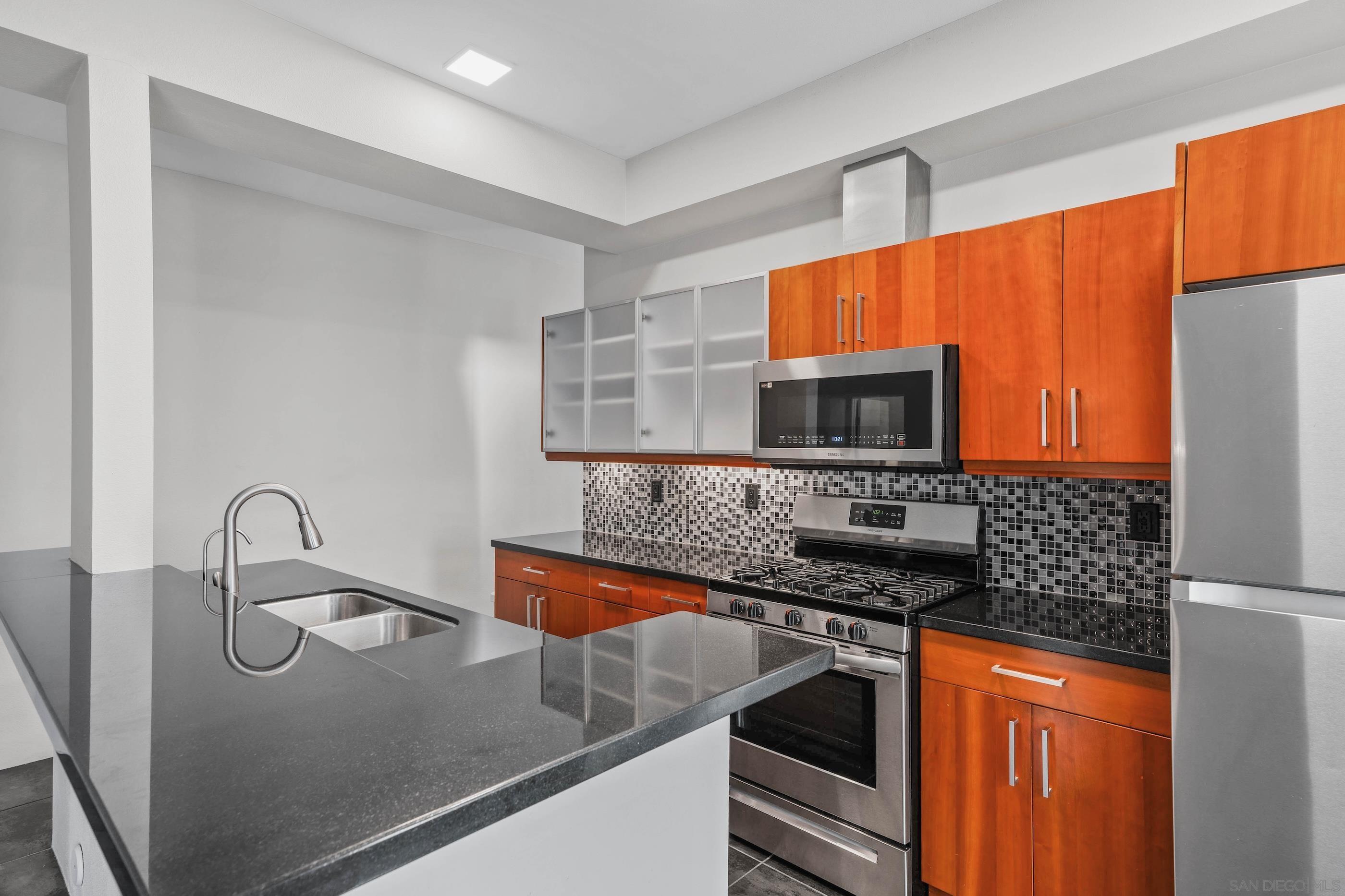 Detail Gallery Image 14 of 40 For 991  Sigsbee St, San Diego,  CA 92113 - 3 Beds | 2/1 Baths