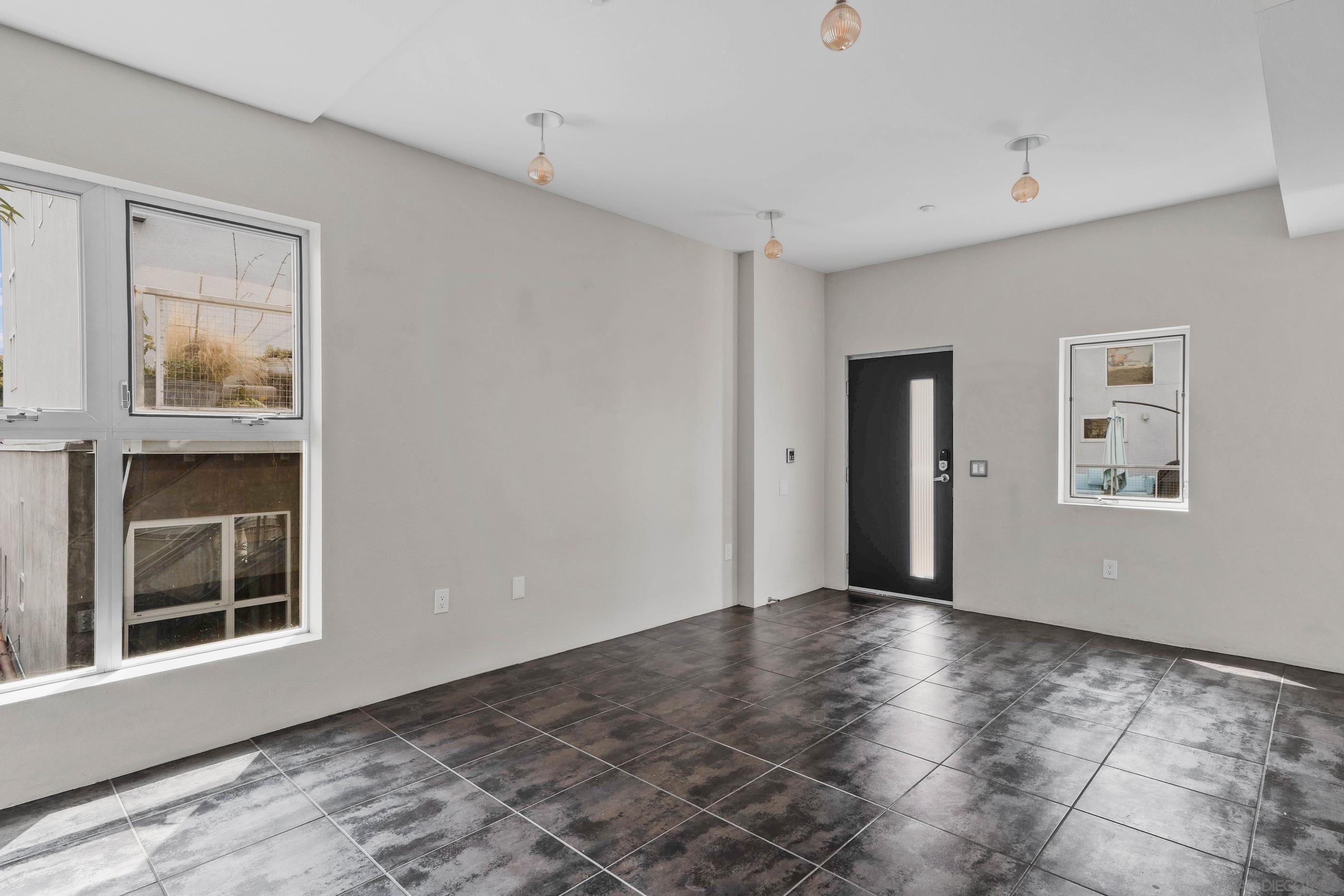 Detail Gallery Image 7 of 40 For 991  Sigsbee St, San Diego,  CA 92113 - 3 Beds | 2/1 Baths