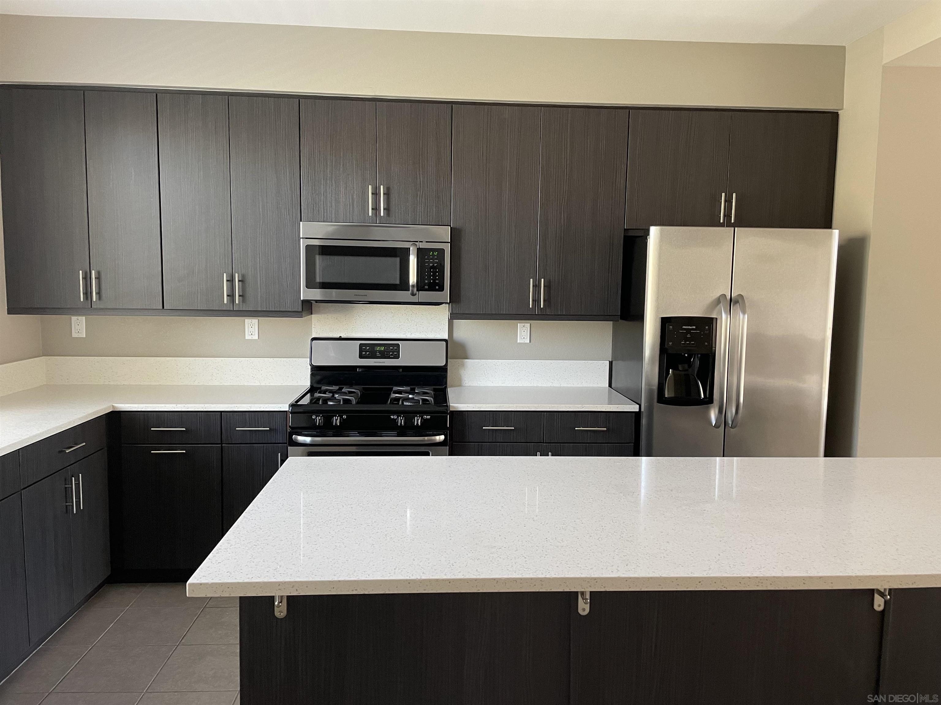 Detail Gallery Image 13 of 26 For 11337  Zapata Ave  21, San Diego,  CA 92126 - 4 Beds | 3/1 Baths