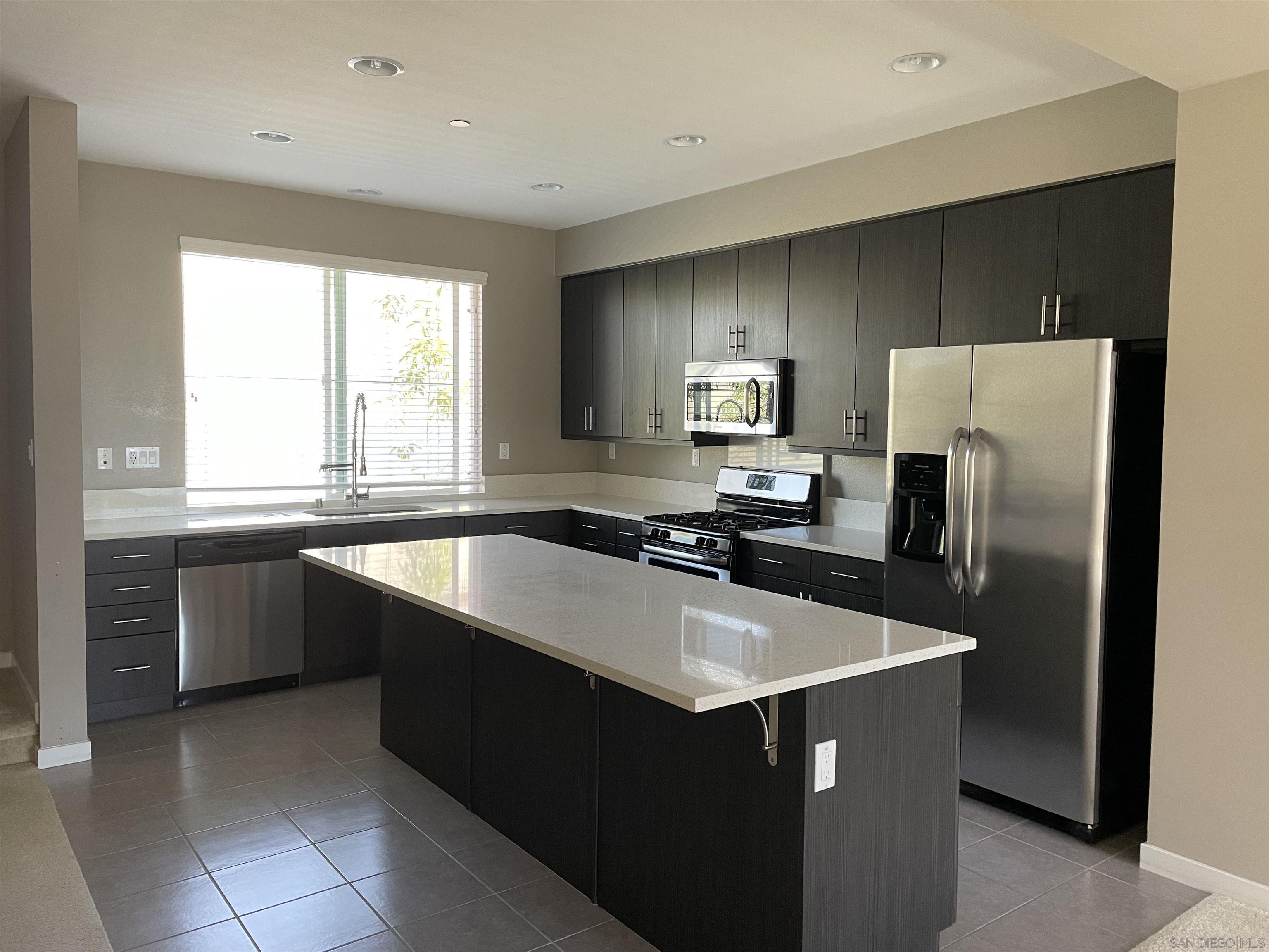 Detail Gallery Image 14 of 26 For 11337  Zapata Ave  21, San Diego,  CA 92126 - 4 Beds | 3/1 Baths