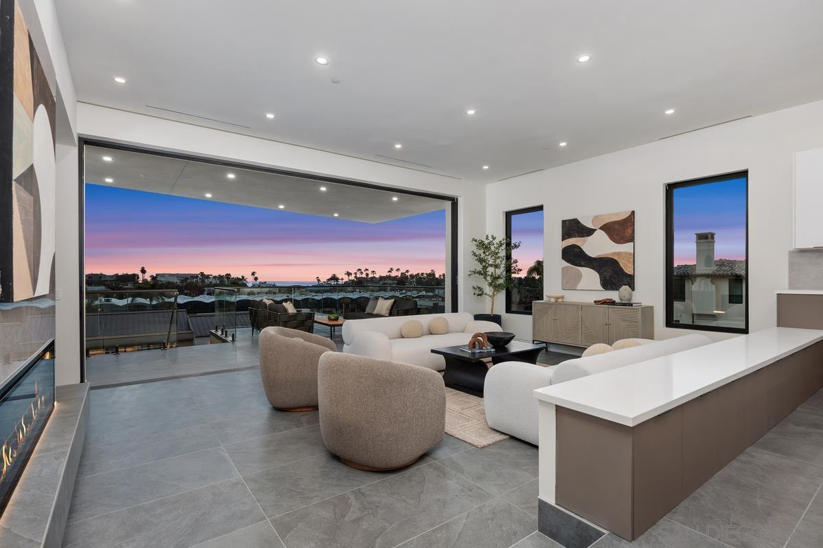 Front Image Thumbnail for SD250038582