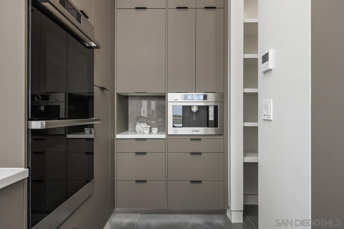 Detail Gallery Image 17 of 71 For 147 S Rios Ave, Solana Beach,  CA 92075 - 6 Beds | 6/2 Baths