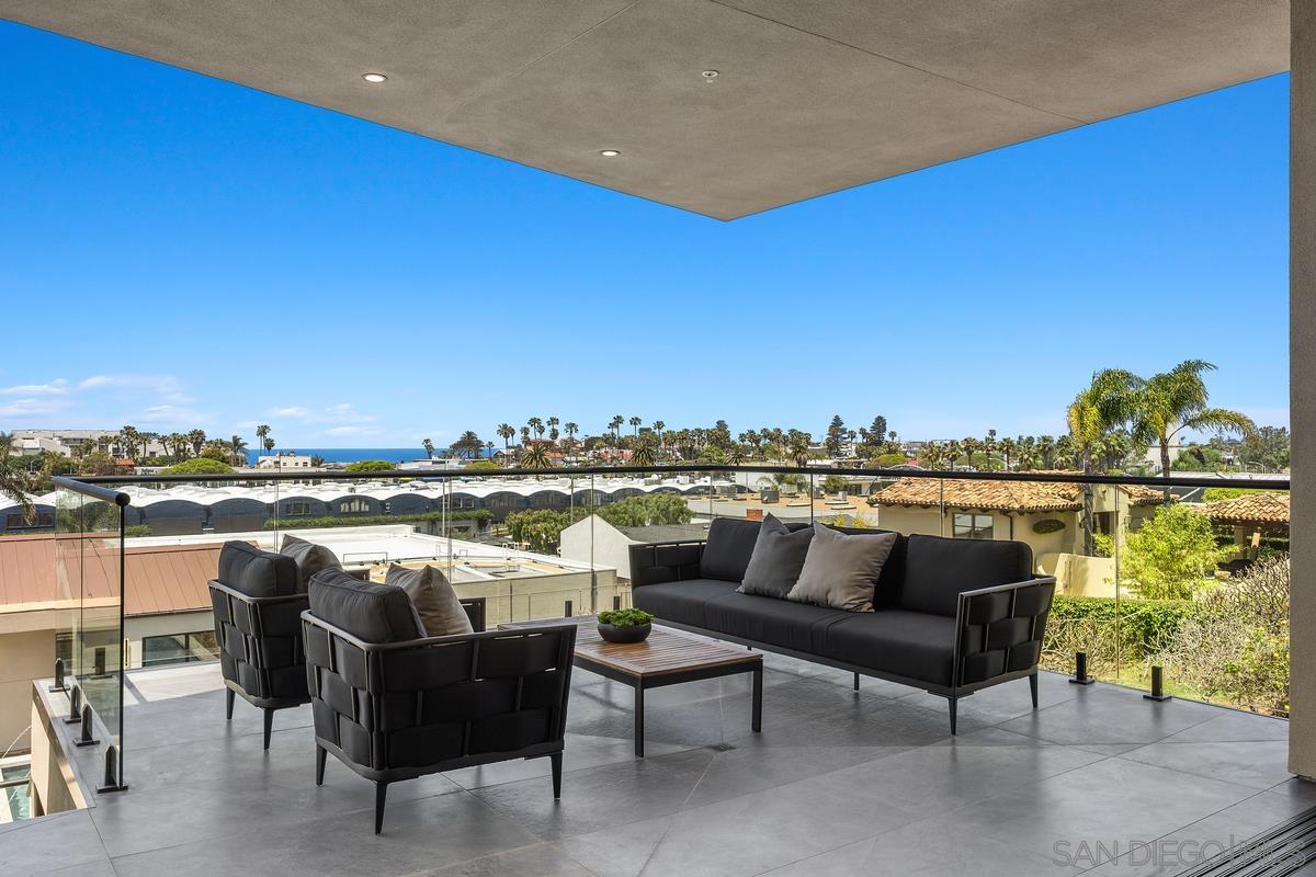 Detail Gallery Image 18 of 71 For 147 S Rios Ave, Solana Beach,  CA 92075 - 6 Beds | 6/2 Baths