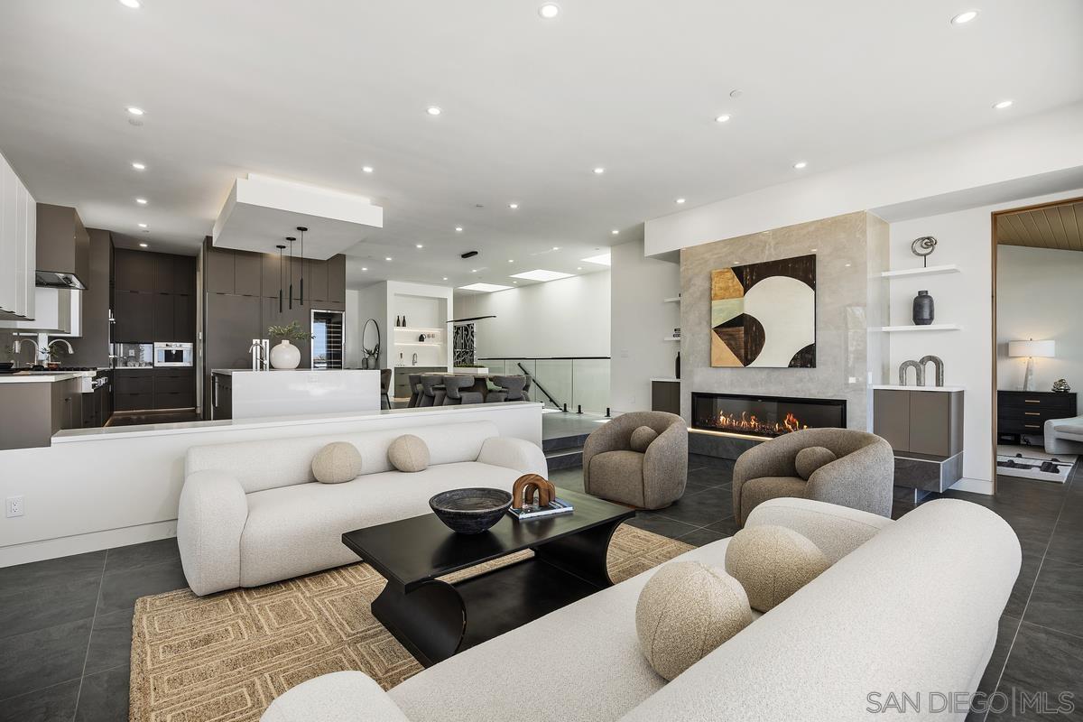 Detail Gallery Image 4 of 71 For 147 S Rios Ave, Solana Beach,  CA 92075 - 6 Beds | 6/2 Baths