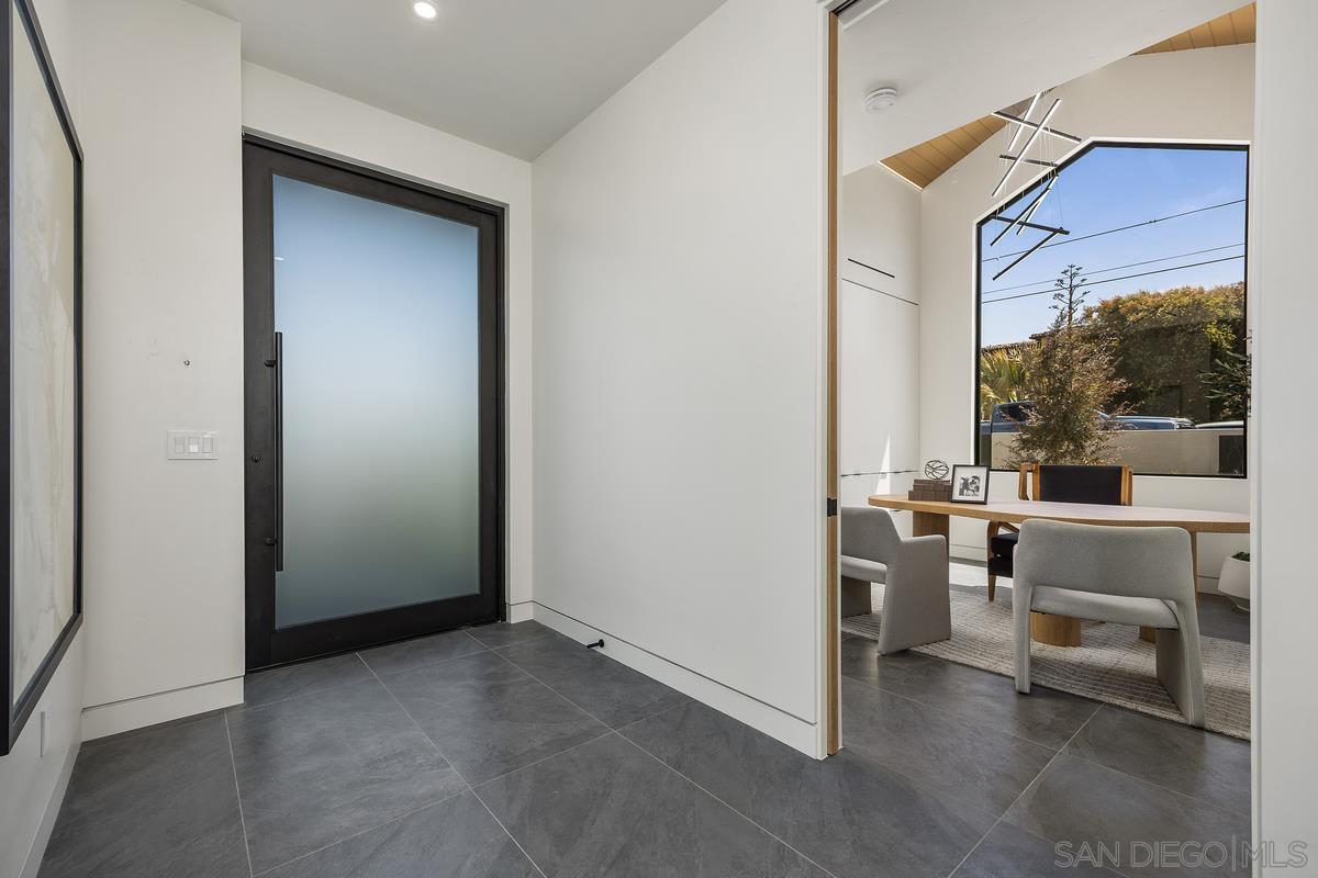 Detail Gallery Image 7 of 71 For 147 S Rios Ave, Solana Beach,  CA 92075 - 6 Beds | 6/2 Baths