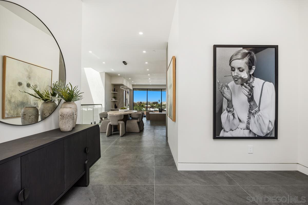 Detail Gallery Image 8 of 71 For 147 S Rios Ave, Solana Beach,  CA 92075 - 6 Beds | 6/2 Baths