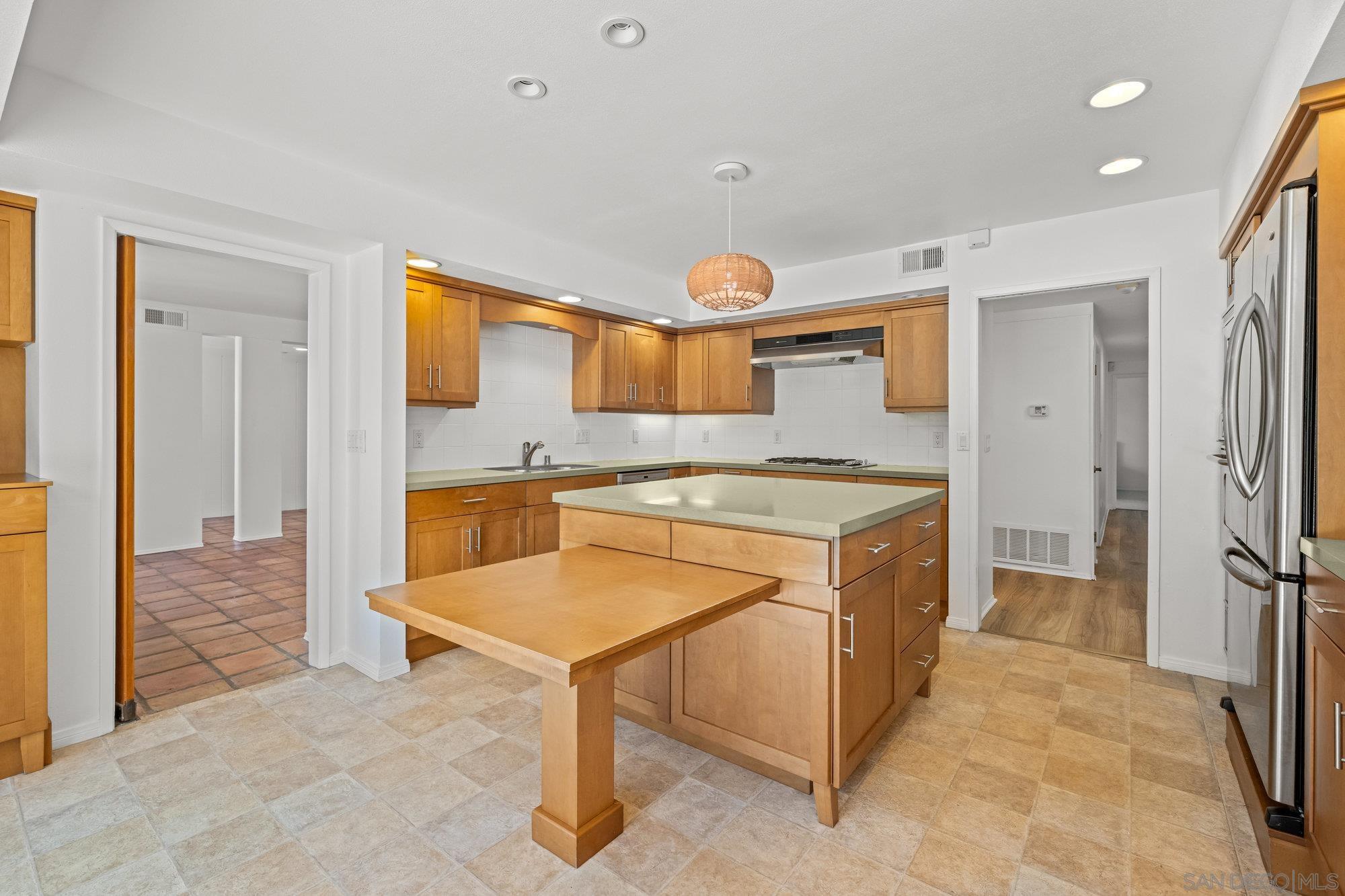 Detail Gallery Image 12 of 28 For 1640  El Paso Real, La Jolla,  CA 92037 - 4 Beds | 3/1 Baths