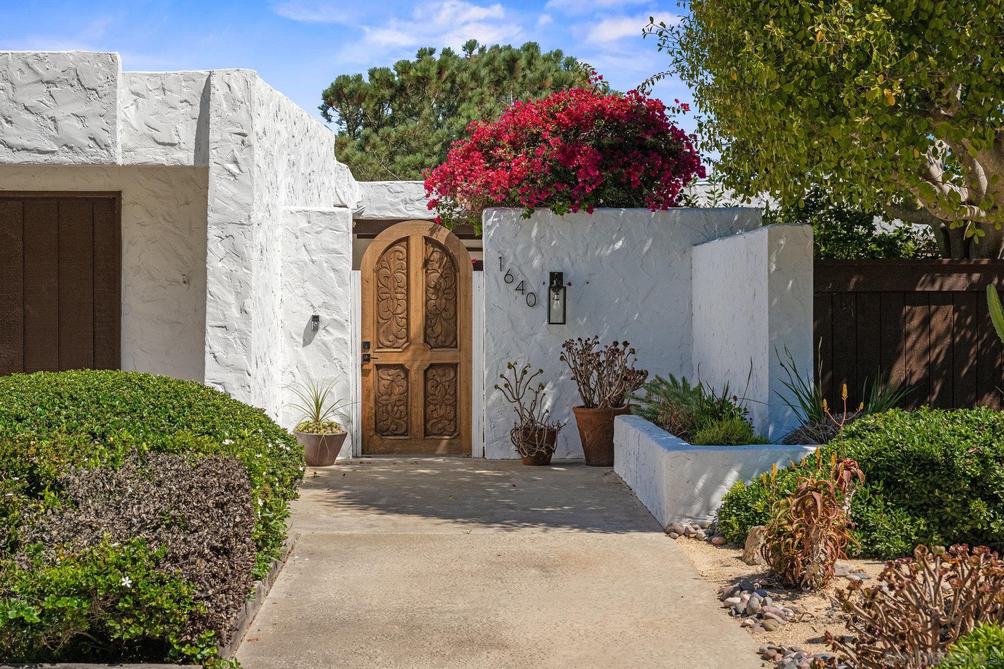 Detail Gallery Image 2 of 28 For 1640  El Paso Real, La Jolla,  CA 92037 - 4 Beds | 3/1 Baths