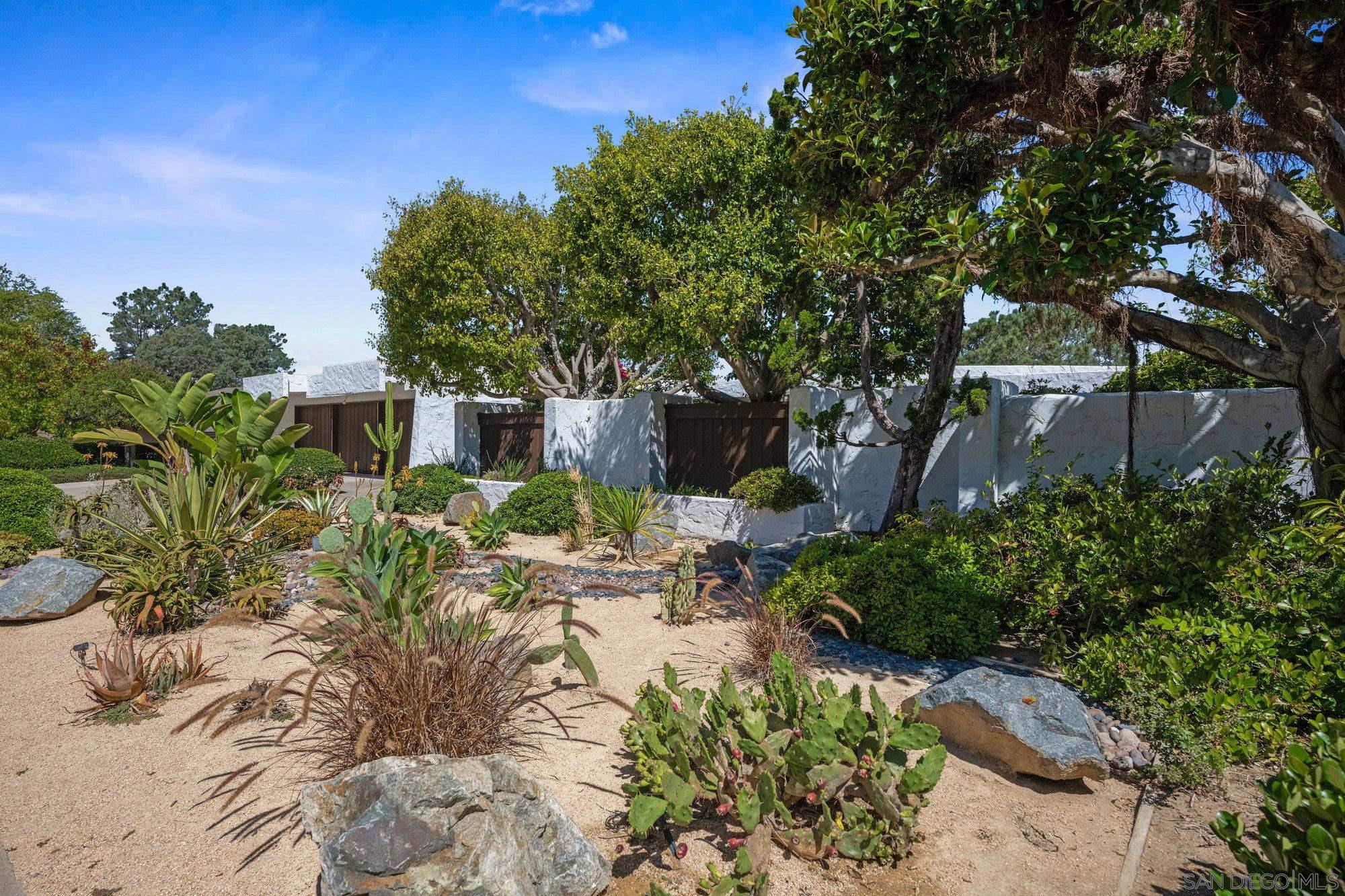 Detail Gallery Image 3 of 28 For 1640  El Paso Real, La Jolla,  CA 92037 - 4 Beds | 3/1 Baths