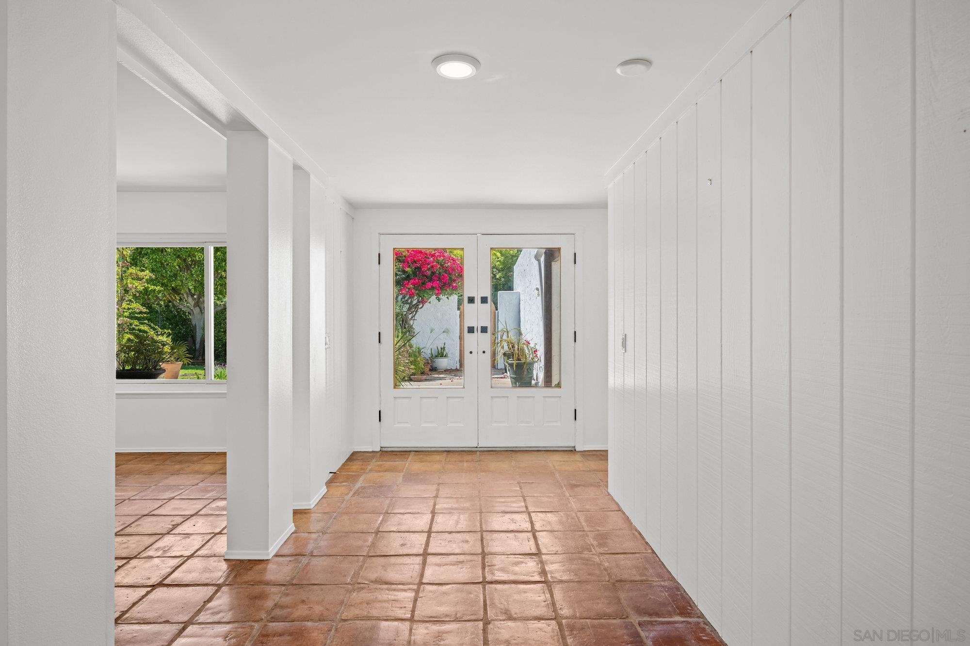 Detail Gallery Image 4 of 28 For 1640  El Paso Real, La Jolla,  CA 92037 - 4 Beds | 3/1 Baths