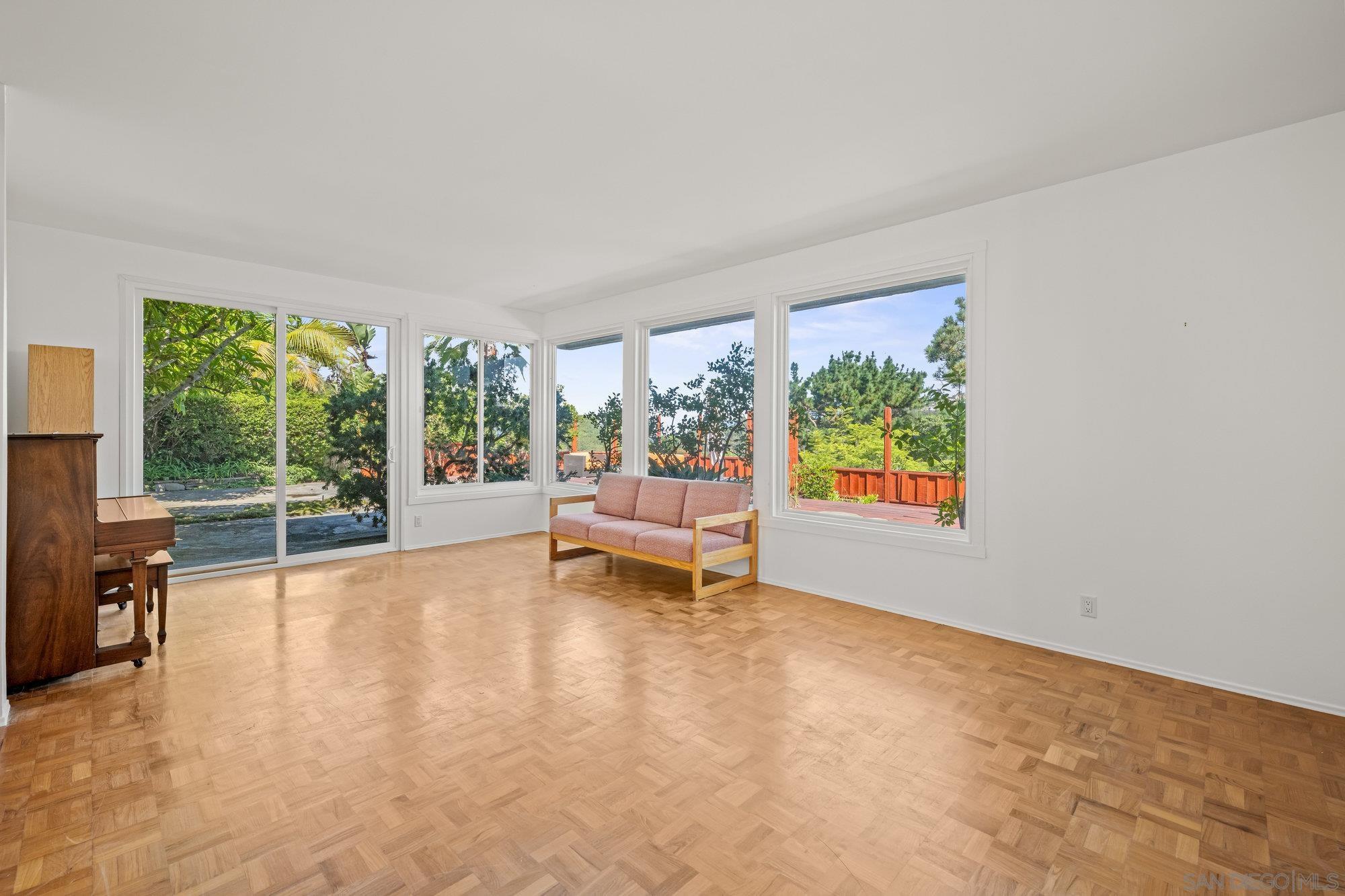 Detail Gallery Image 8 of 28 For 1640  El Paso Real, La Jolla,  CA 92037 - 4 Beds | 3/1 Baths